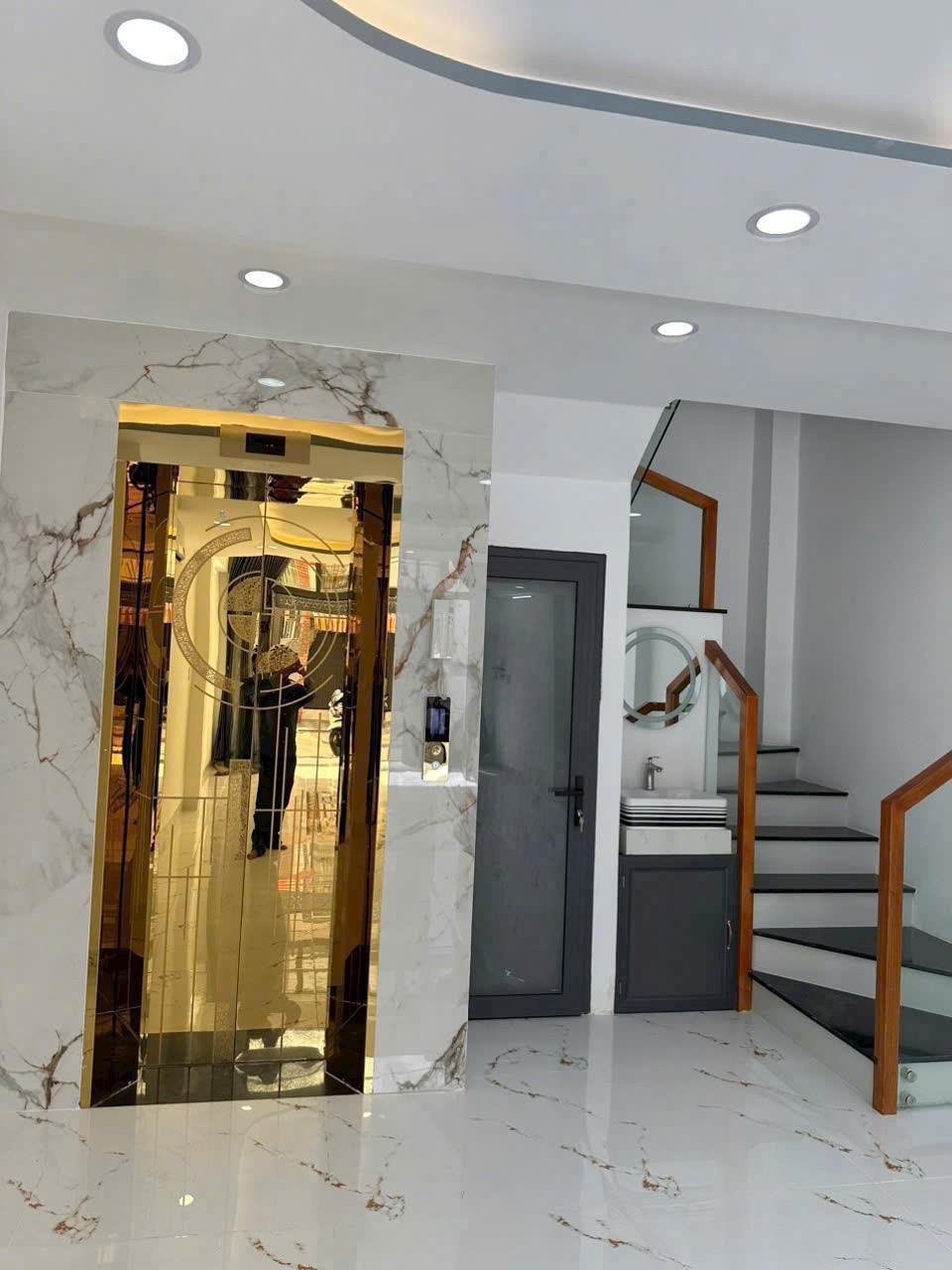 BÁN NHÀ MẶT TIỀN  ( 4.1m x 14.5m ) + 5 LẦU THANG MÁY + GẦN EMART PHAN VĂN TRỊ 15983945