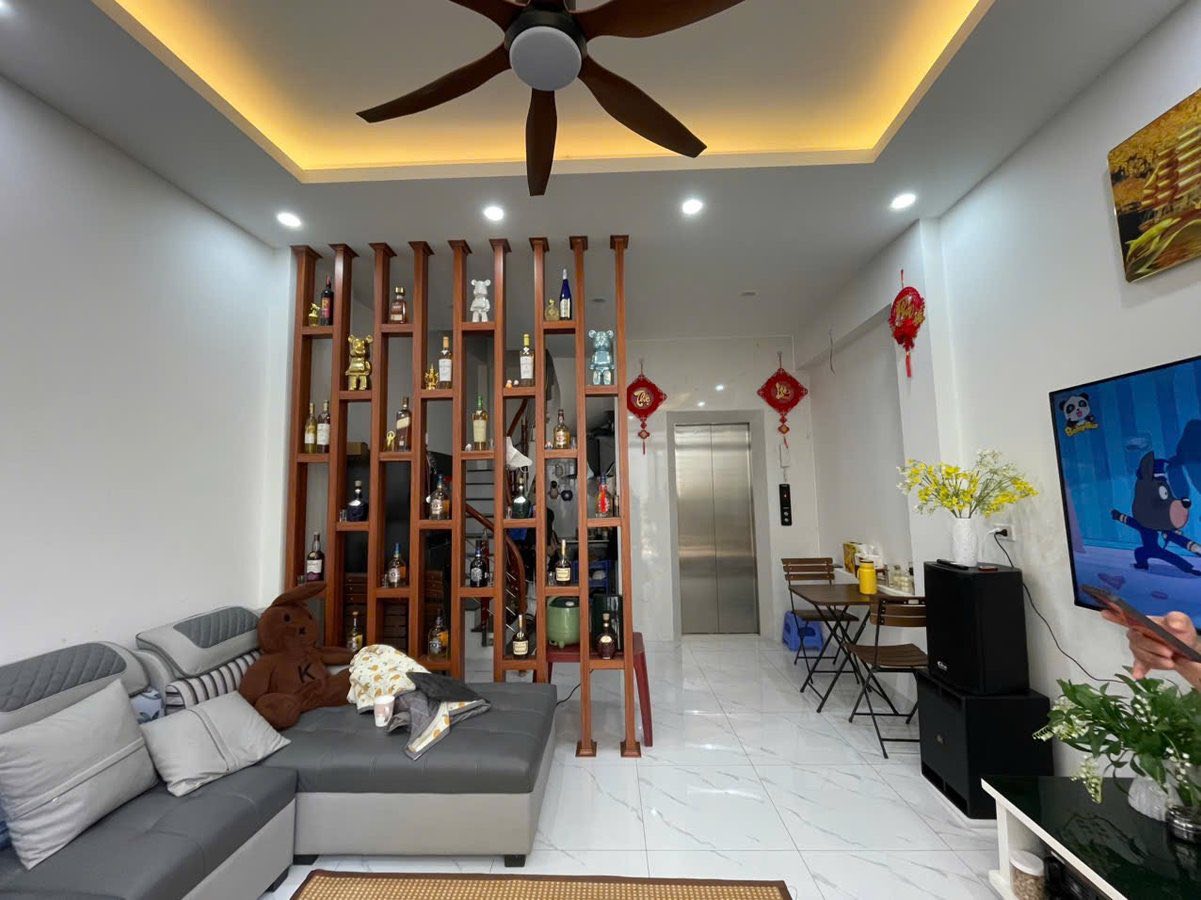 NHỈNH 7 TỶ SỠ HỮU NHÀ CÓ THANG MÁY 5 TẦNG, HÀNG XÓM VINHOMES RIVERSIDE 15984049