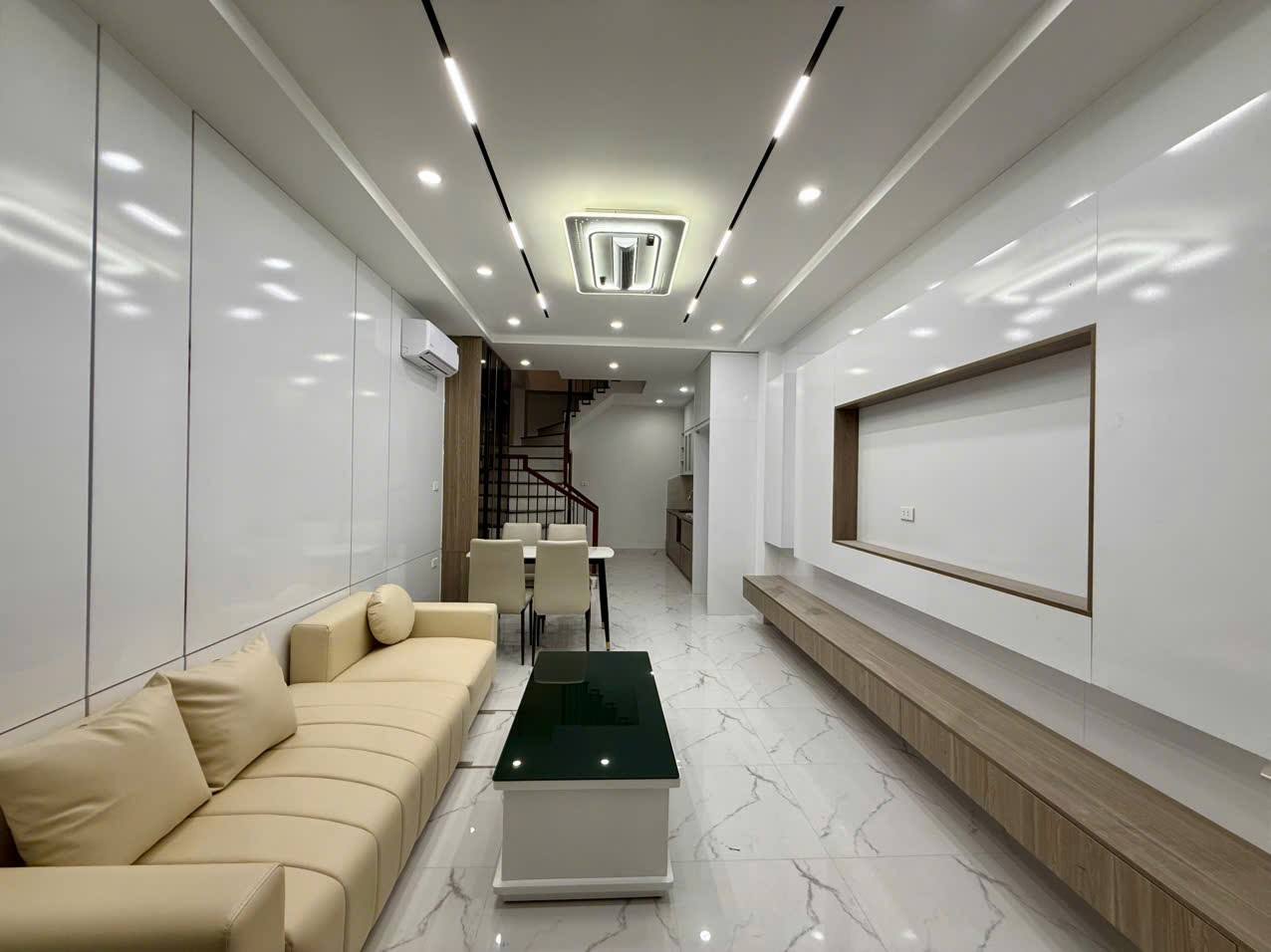 PHỐ HOÀNG HOA THÁM 36M 5T NHỈNH 10 TỶ NHÀ ĐẸP NGÕ RỘNG THOÁNG- KHU VỰC DÂN TRÍ, AN SINH ĐỈNH 15984066