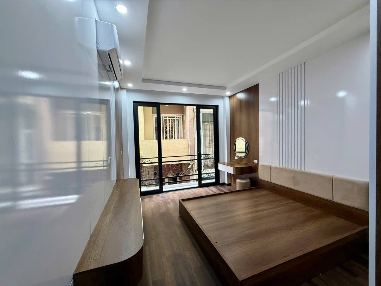 PHỐ HOÀNG HOA THÁM 36M 5T NHỈNH 10 TỶ NHÀ ĐẸP NGÕ RỘNG THOÁNG- KHU VỰC DÂN TRÍ, AN SINH ĐỈNH 15984066