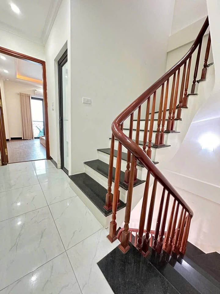 Bán Nhà 5T, 33m2 giá 7,45 tỷ Ngọc Thuỵ, Long Biên (Ô tô cách nhà 25m) 15984308