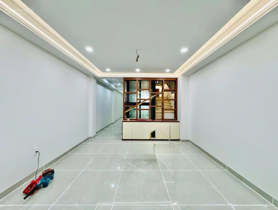 Nhà Mới Xây Hẻm 5m_Dương Quảng Hàm __Có Thang Máy __Diện tích: 4m x 17m 4 Lầu 4 Phòng_6wc 15984363