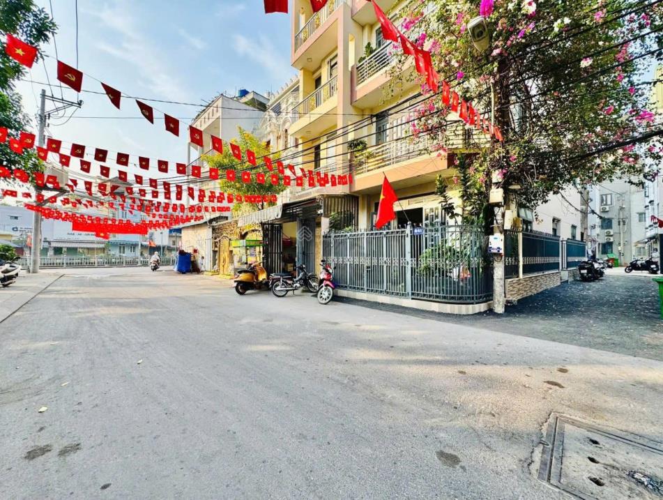 Nhà Mới Xây Hẻm 5m_Dương Quảng Hàm __Có Thang Máy __Diện tích: 4m x 17m 4 Lầu 4 Phòng_6wc 15984363