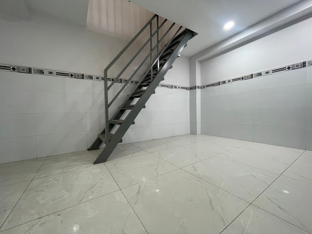 NHÀ 3 TẦNG NI SƯ HUỲNH LIÊN HXH, HƠN 2 TỶ
 15984382