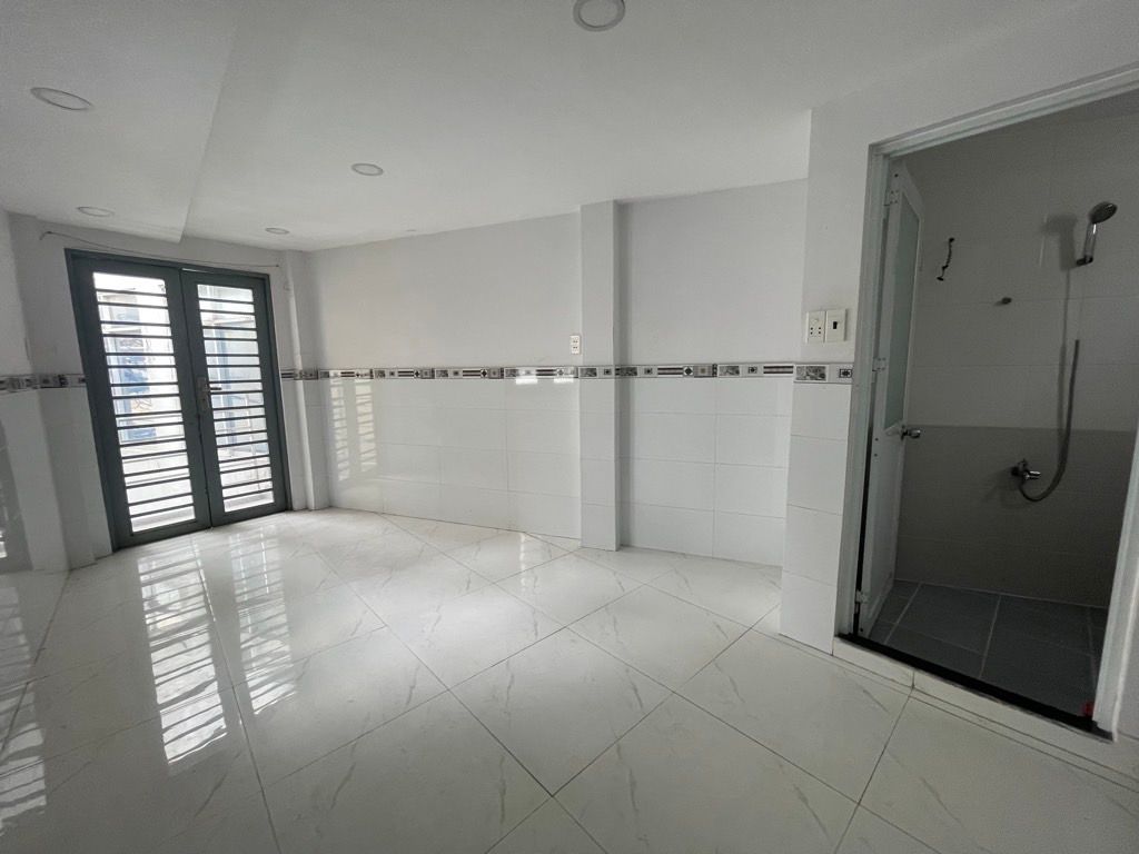 NHÀ 3 TẦNG NI SƯ HUỲNH LIÊN HXH, HƠN 2 TỶ
 15984382