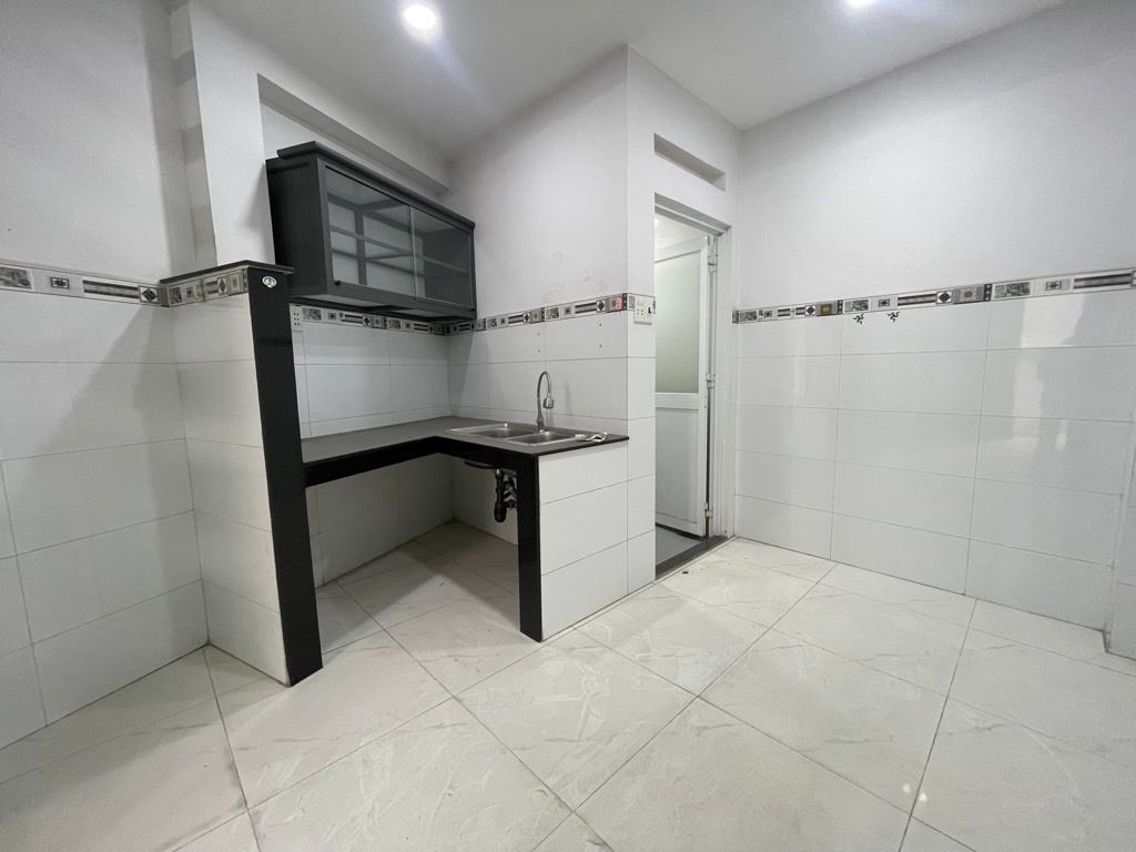 NHÀ 3 TẦNG NI SƯ HUỲNH LIÊN HXH, HƠN 2 TỶ
 15984382