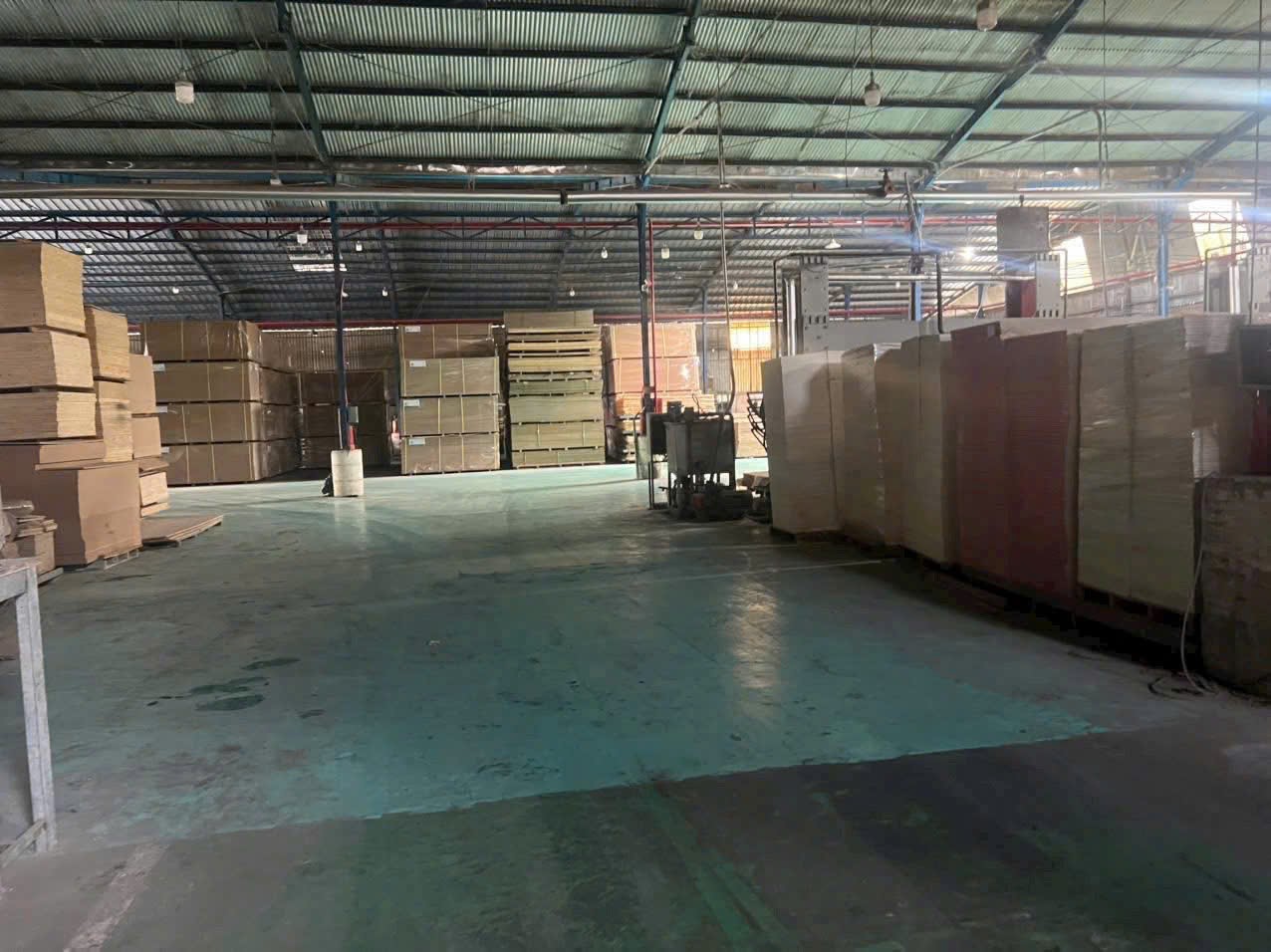 cho thuê nhà xưởng sản xuất ngoài KCN, có PC, thích hợp nhiều ngành nghề, giao liền 15984408