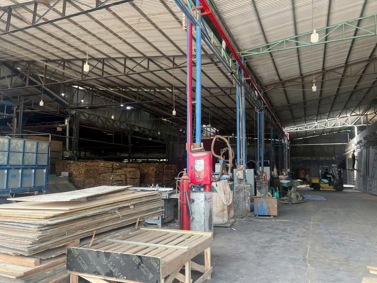 cho thuê nhà xưởng sản xuất ngoài KCN, có PC, thích hợp nhiều ngành nghề, giao liền 15984409