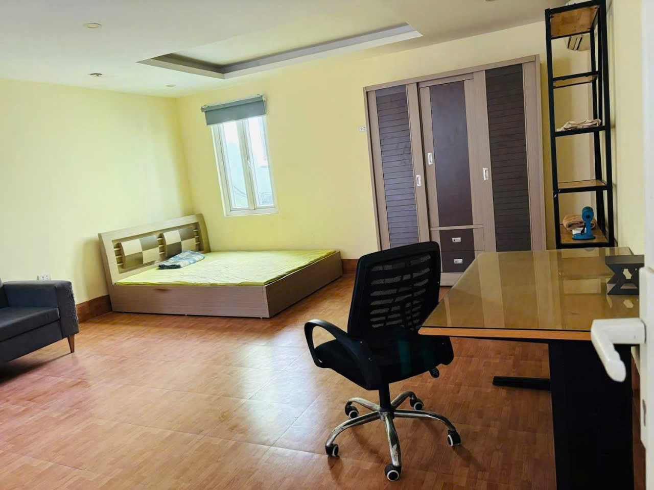 Cần cho thuê nhà 48m2 x 2 tầng có 3 phòng ngủ, 1WC, đầy đủ tiện nghi đường Hoàng Hoa Thám, quận Ba 15984425