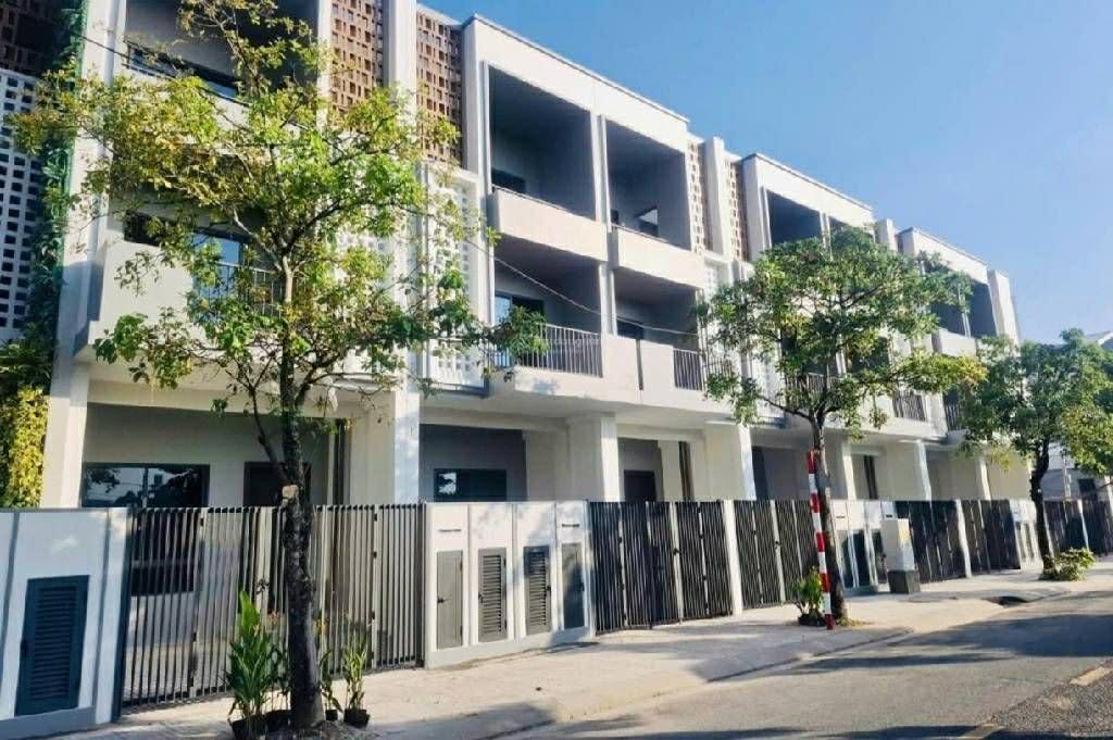 NHÀ GÓC 2 MẶT TIỀN, KHU ĐÔ THỊ CAO CẤP THE MEADOW BÌNH CHÁNH, CHỈ NHỈNH 7 TỶ. 15984443