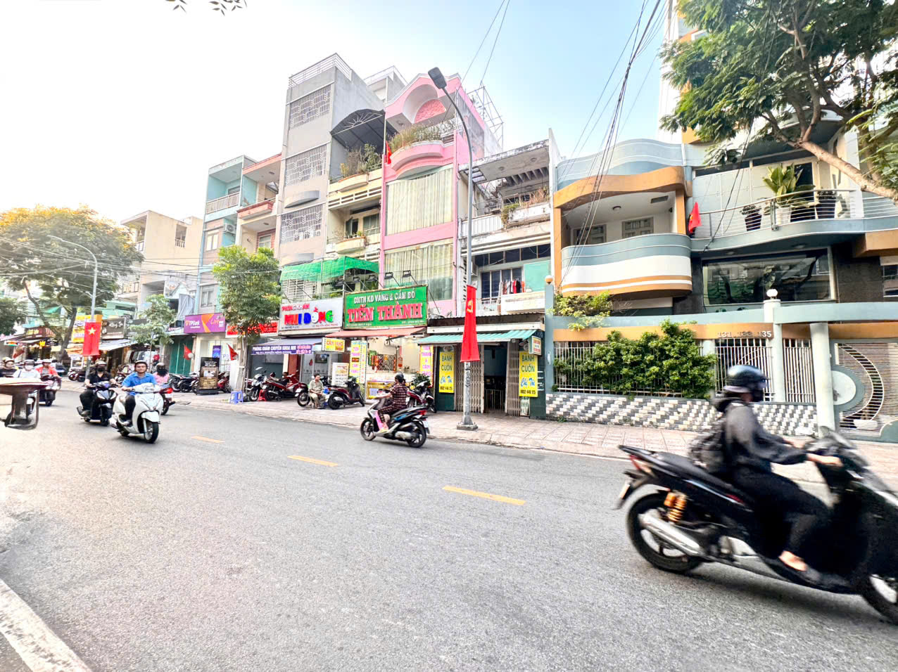BÁN NHÀ 6 TẦNG- MẶT TIỀN Đ.VINH HỘI, QUẬN 4- DT 4M*25M VUÔNG ĐẸP- HDT 90TR/TH- 0938676685 GIANG 15984512