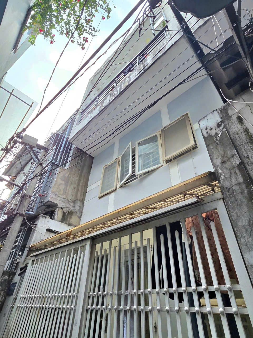 HIẾM 3 TẦNG QUỐC LỘ 13 , NGANG 4M VUÔNG VỨC GIÁ CHỈ CÓ 3.4 TỶ  15984553