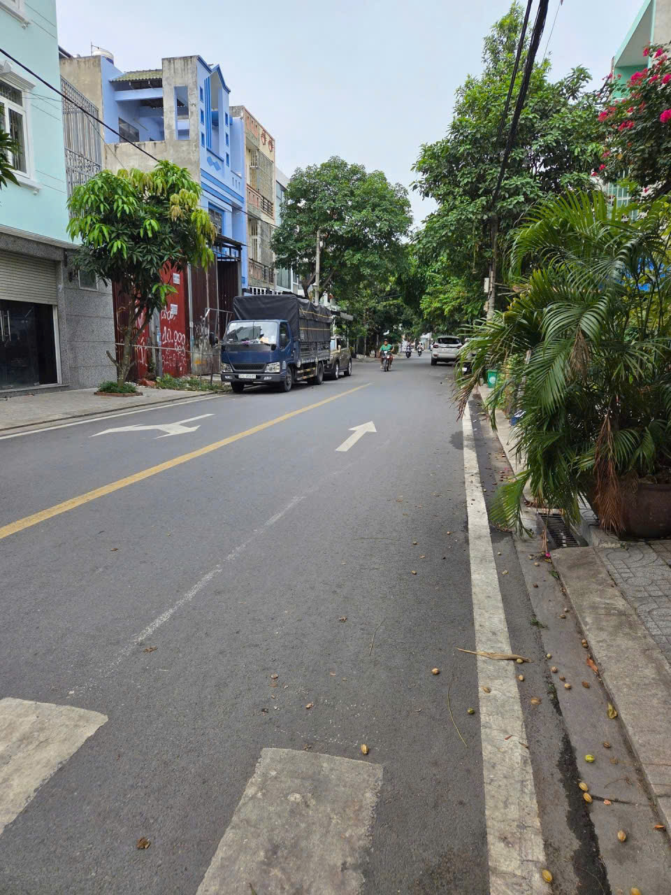 HIẾM 3 TẦNG QUỐC LỘ 13 , NGANG 4M VUÔNG VỨC GIÁ CHỈ CÓ 3.4 TỶ  15984553