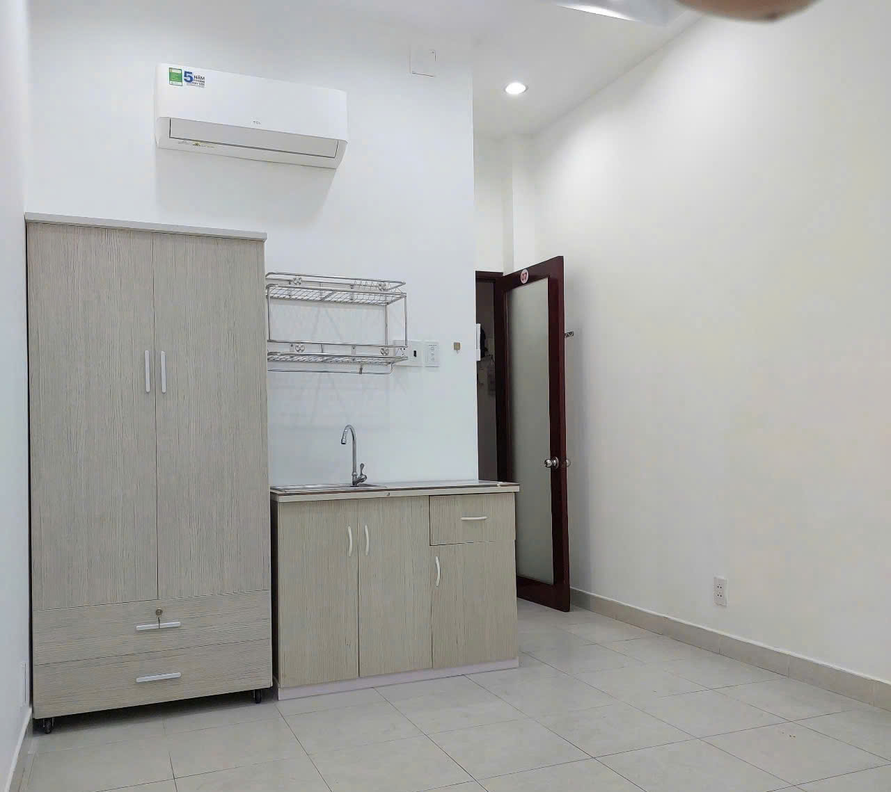 PASS PHÒNG FULL NỘI THẤT – GIÁ TỐT KHU VỰC HỒ VĂN HUÊ 15984571