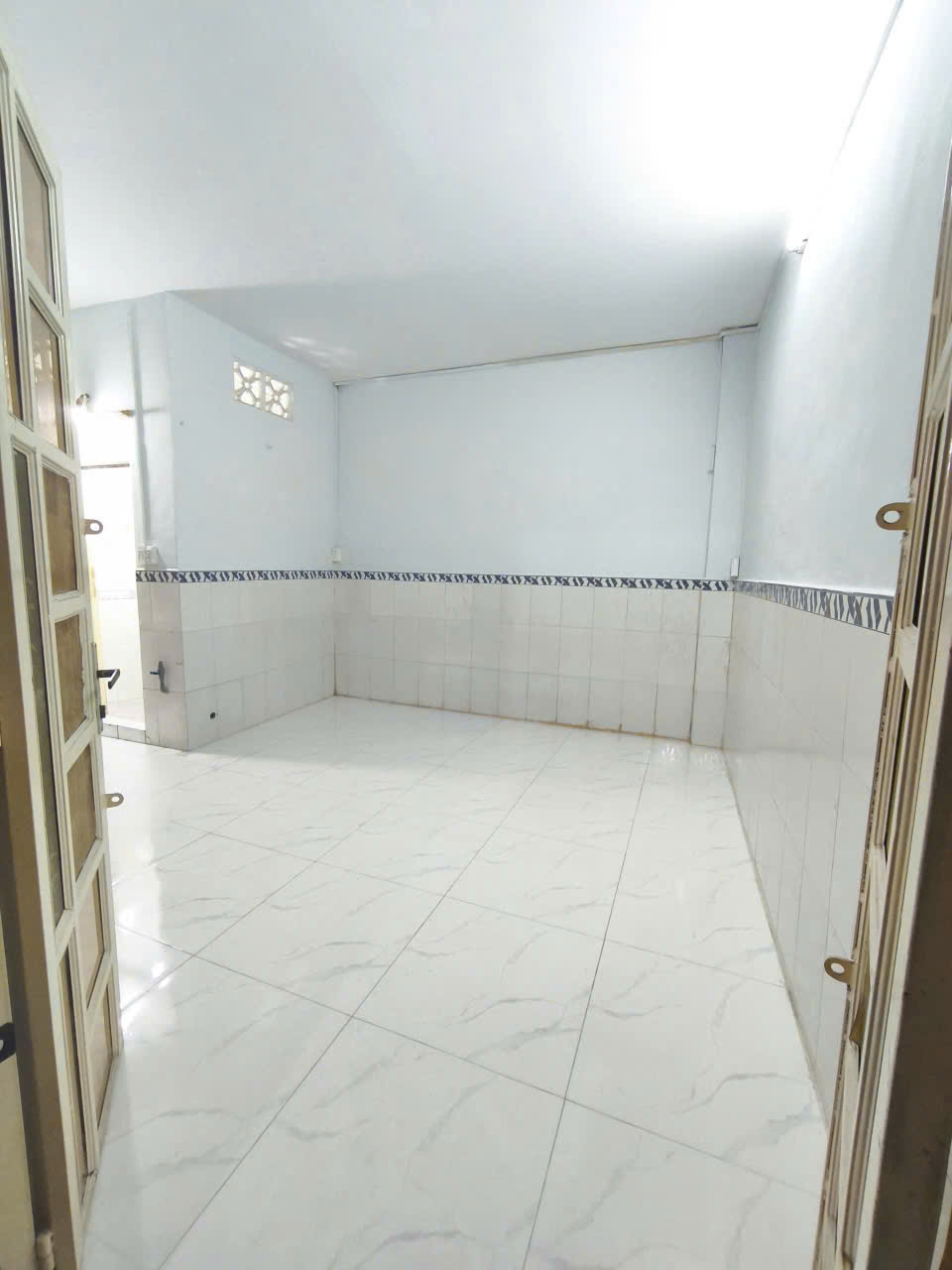 Bán nhà 1 trệt 1 lầu hẻm 322/ Trần Hưng Đạo P. Ng Cư Trinh Q1 15984650