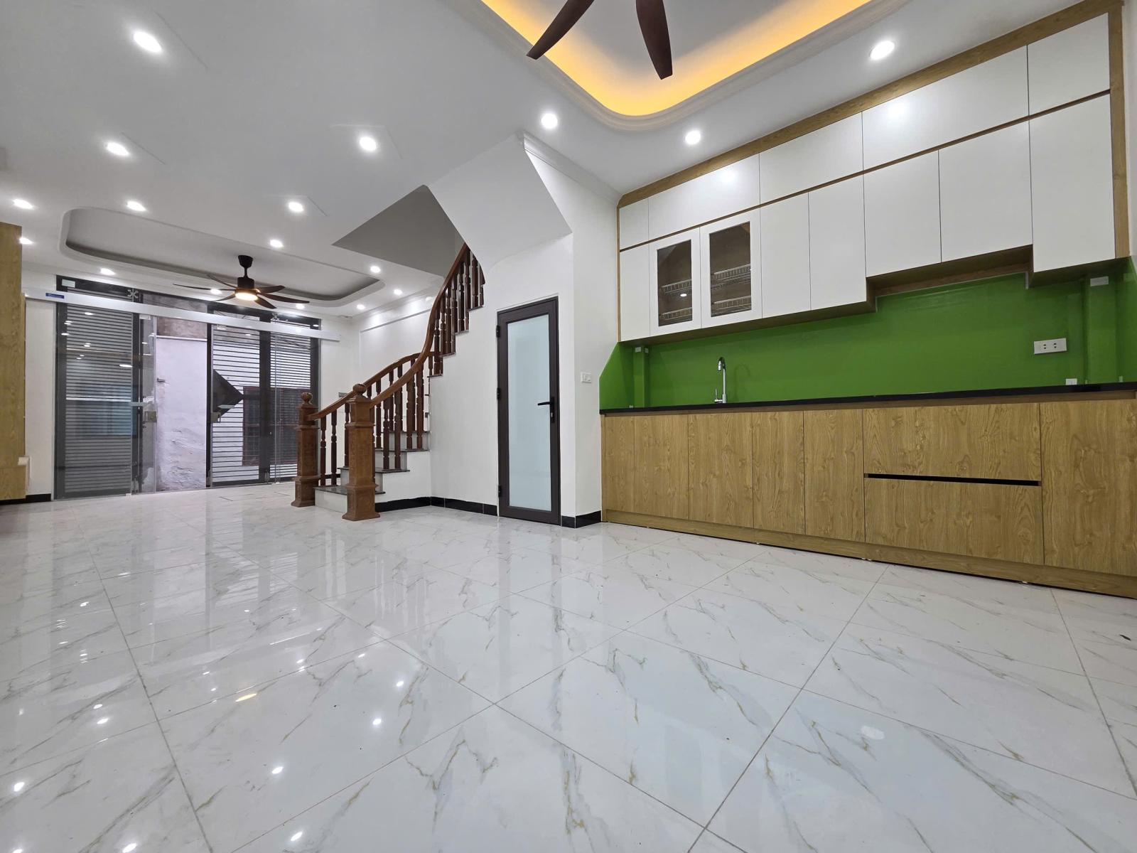 Em Quân Chính chủ cần bán gấp nhà xây độc lập, 2 mặt thoáng, ô tô đỗ của tại Thị trấn Chúc Sơn, phường Chương Mỹ.
 15984645