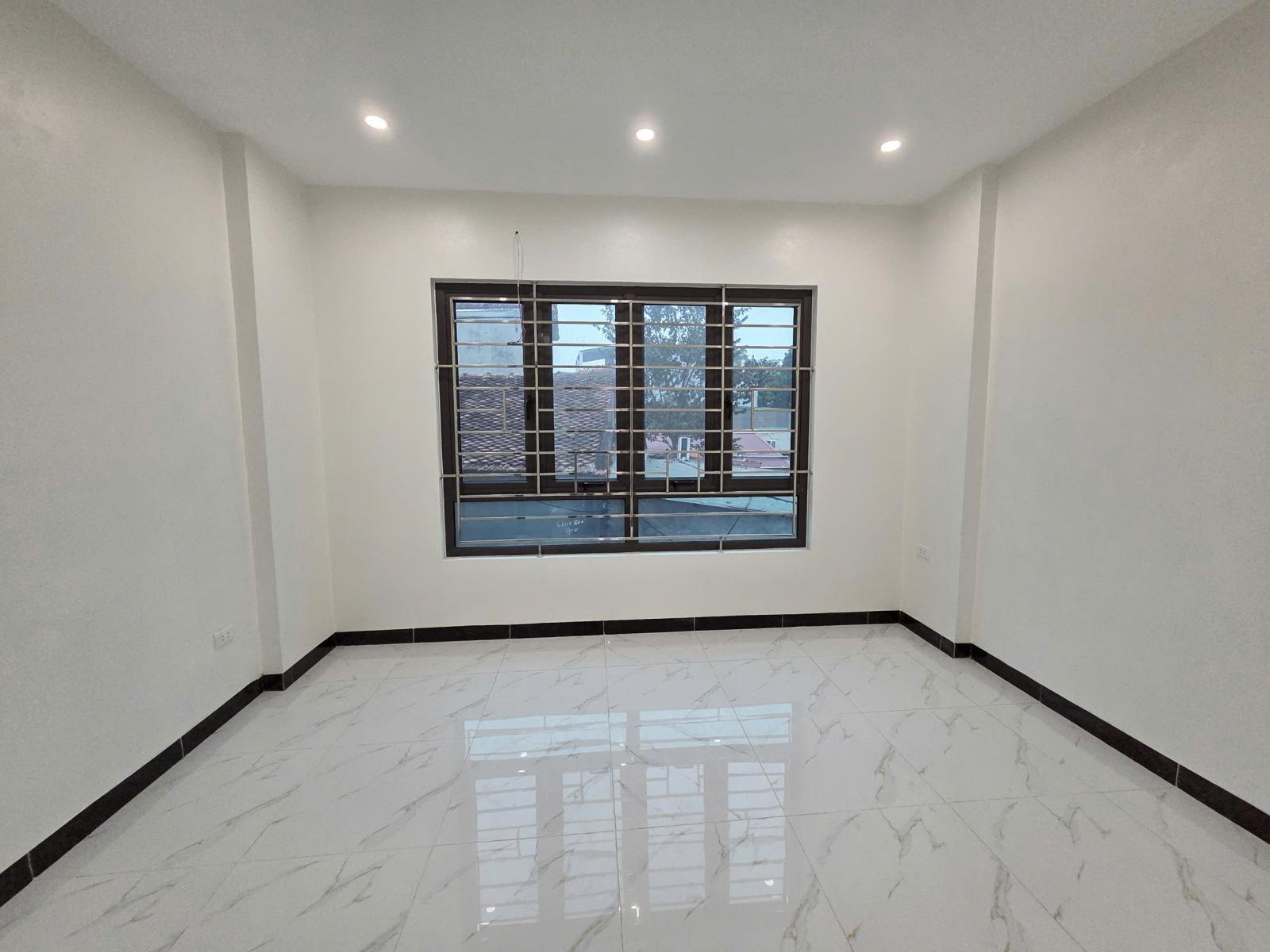 Em Quân Chính chủ cần bán gấp nhà xây độc lập, 2 mặt thoáng, ô tô đỗ của tại Thị trấn Chúc Sơn, phường Chương Mỹ.
 15984645