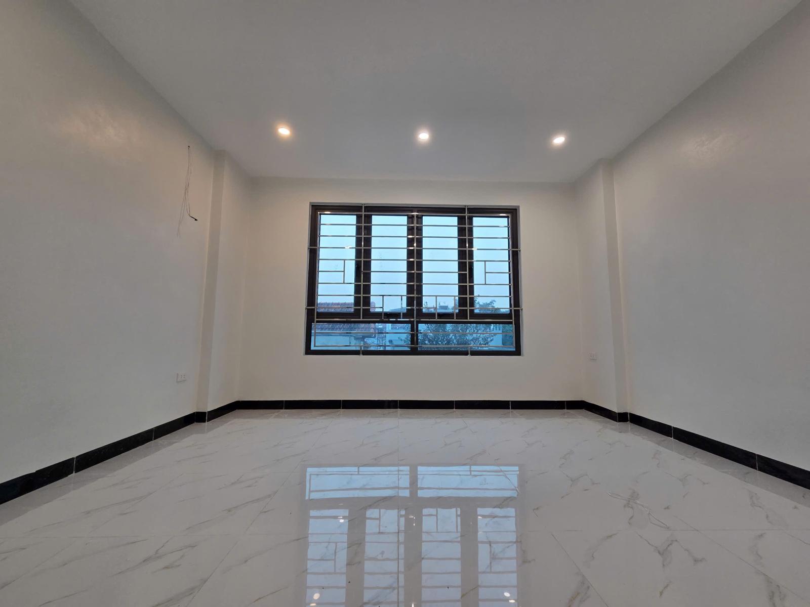 Em Quân Chính chủ cần bán gấp nhà xây độc lập, 2 mặt thoáng, ô tô đỗ của tại Thị trấn Chúc Sơn, phường Chương Mỹ.
 15984645