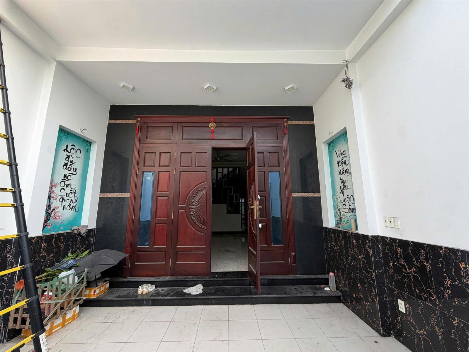 Ngân hàng thanh lý nhà TT Dĩ An siêu đẹp 3 lầu, DT 126.4m2, hẻm 6m, Giá hấp dẫn 4 tỷ 3 15984648