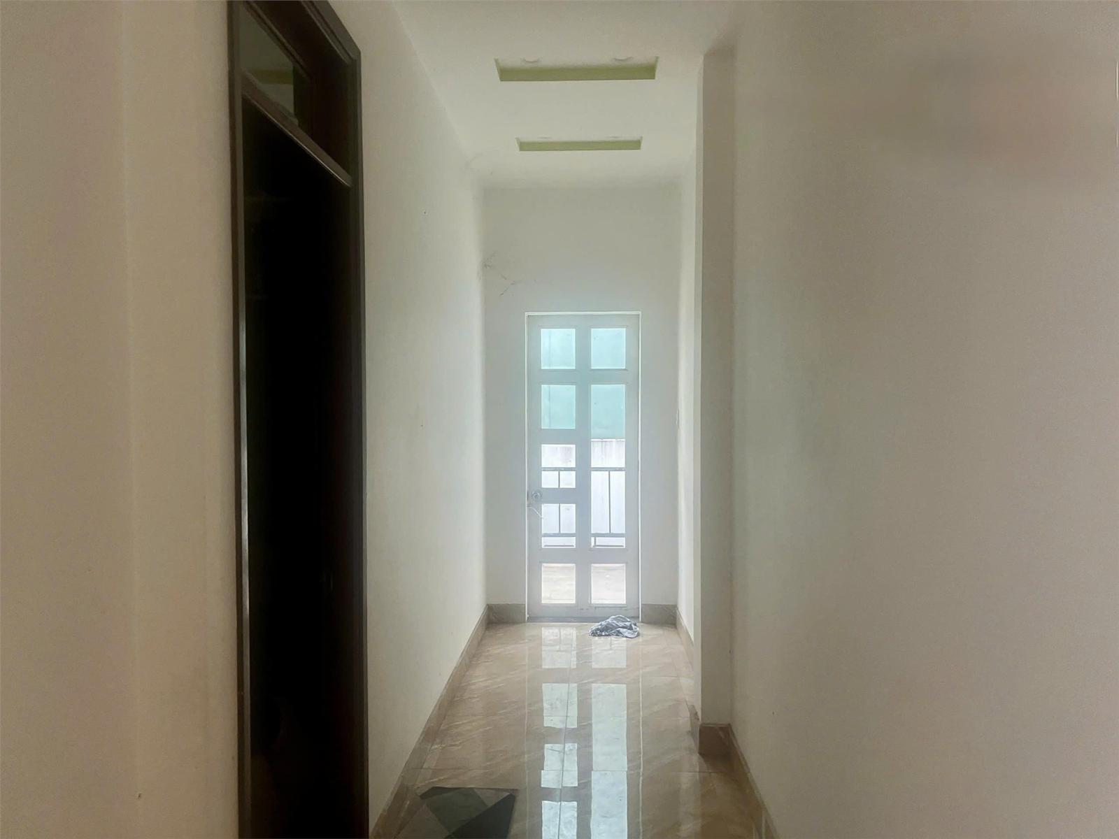 Ngân hàng thanh lý nhà TT Dĩ An siêu đẹp 3 lầu, DT 126.4m2, hẻm 6m, Giá hấp dẫn 4 tỷ 3 15984648