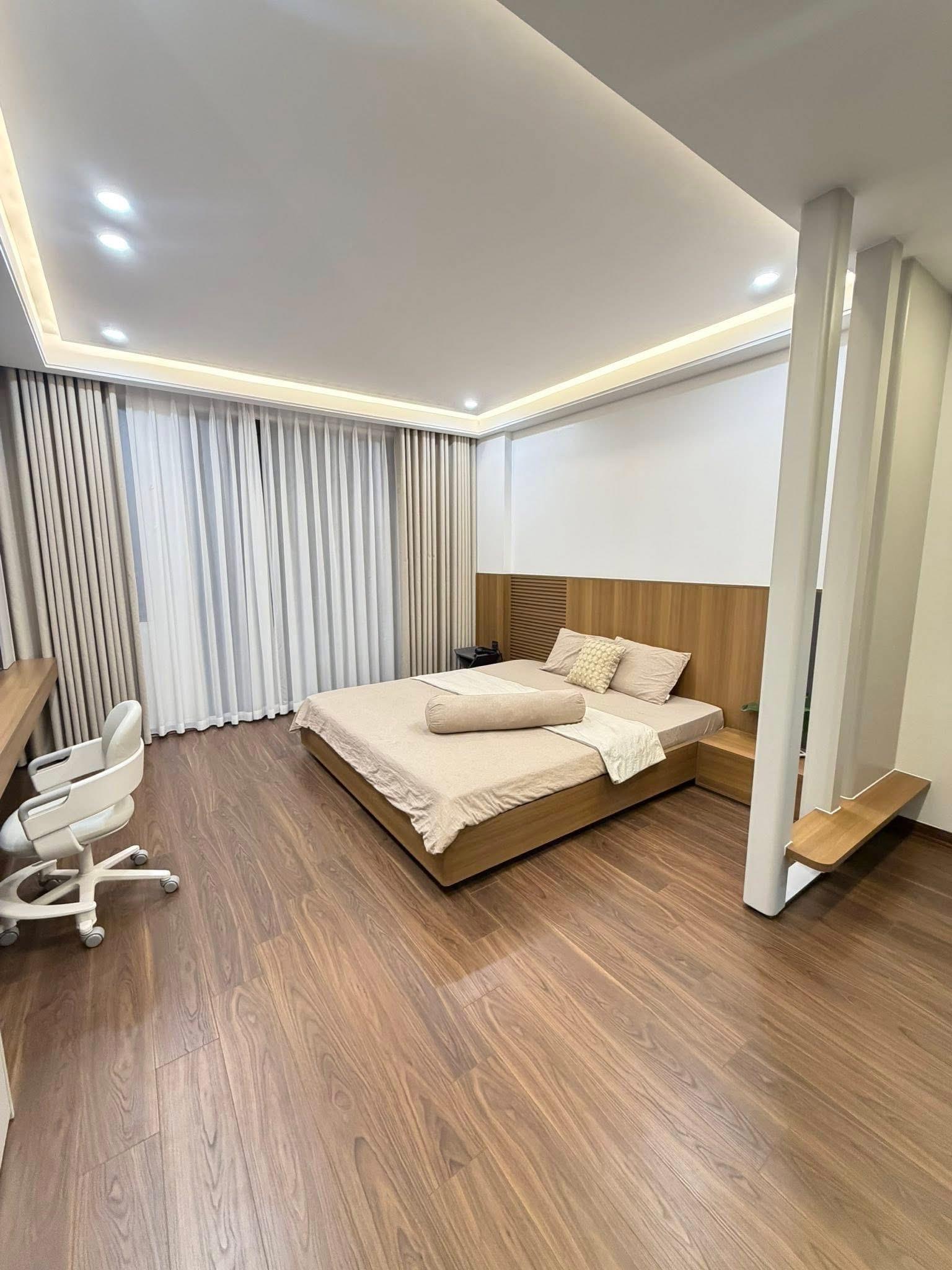 **Bán nhà HXH Trương Hoàng Thanh, khu K300 Tân Bình (8*12) góc 2MT 15984665