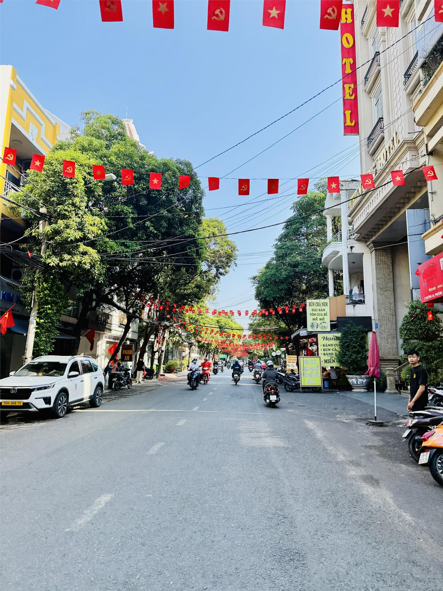 **Bán nhà HXH Trương Hoàng Thanh, khu K300 Tân Bình (8*12) góc 2MT 15984665