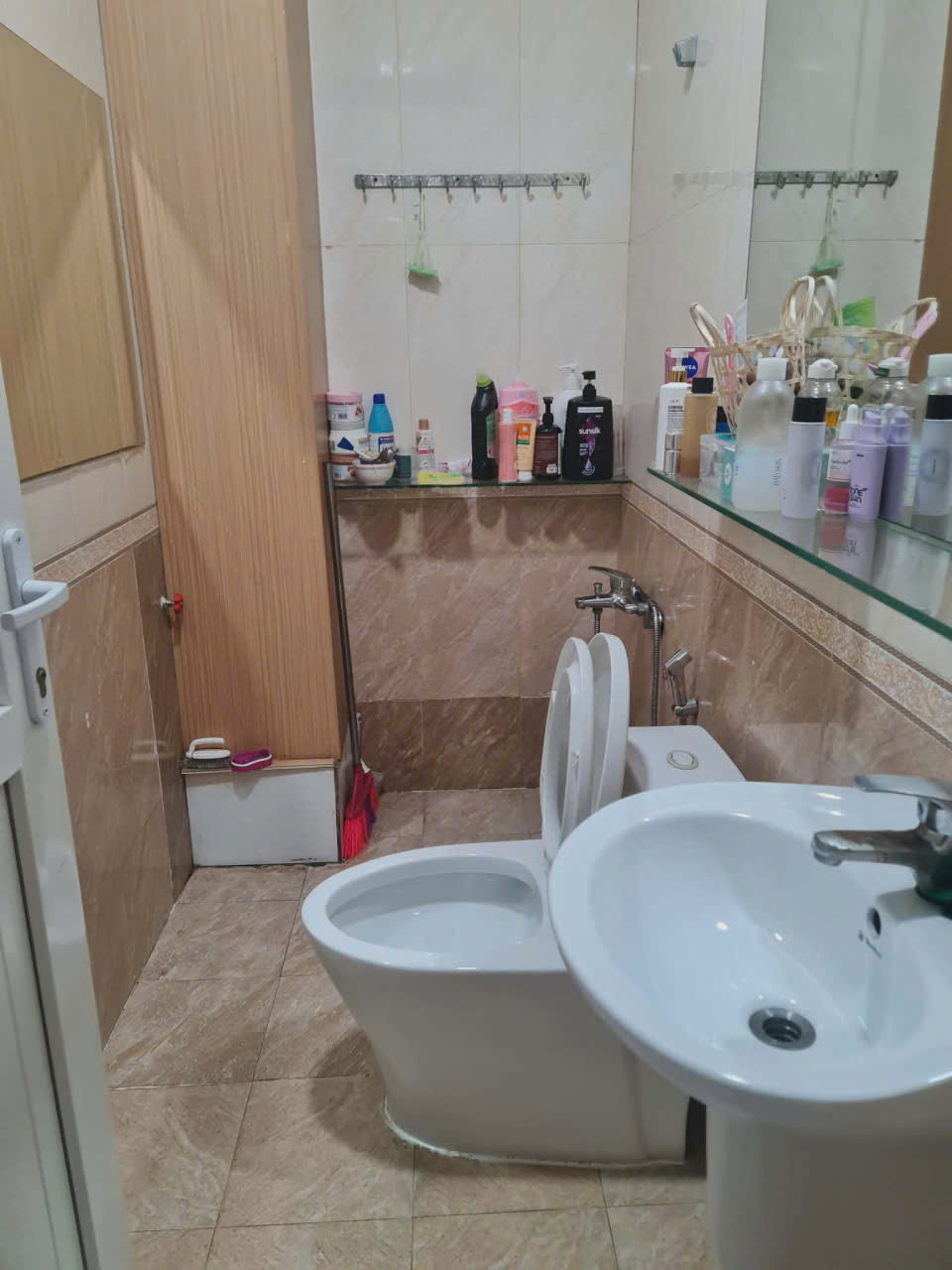 Bán nhà 4 Tấng Khu GS ngay Go Dĩ An,dòng tiền ổn định 240tr/năm 15984704