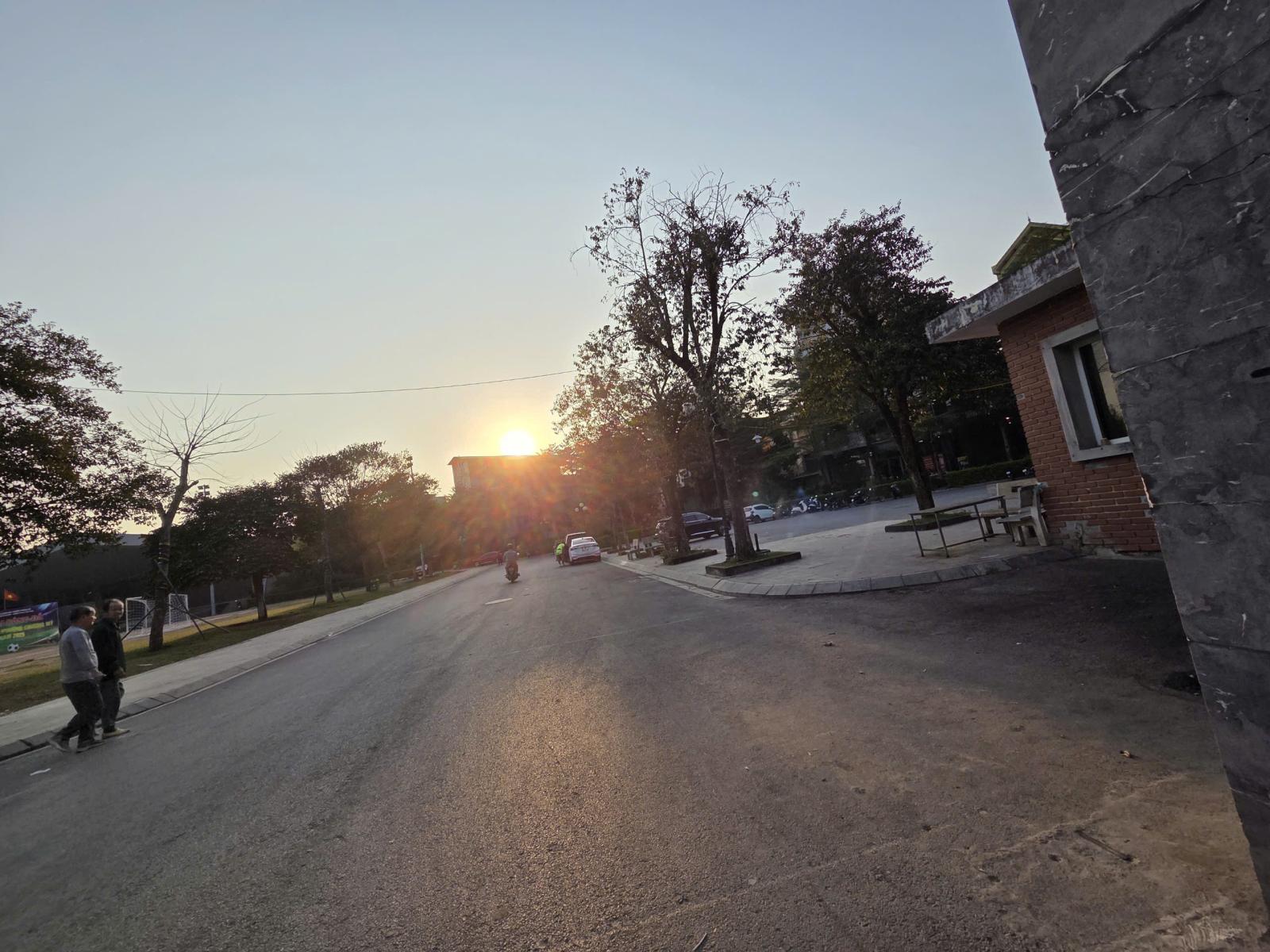 bán đất trung tâm thị trấn Chúc Sơn, đường thông, ô tô qua S 45m2,
 15984748