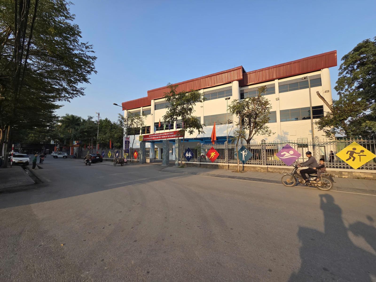 bán đất trung tâm thị trấn Chúc Sơn, đường thông, ô tô qua S 45m2,
 15984748