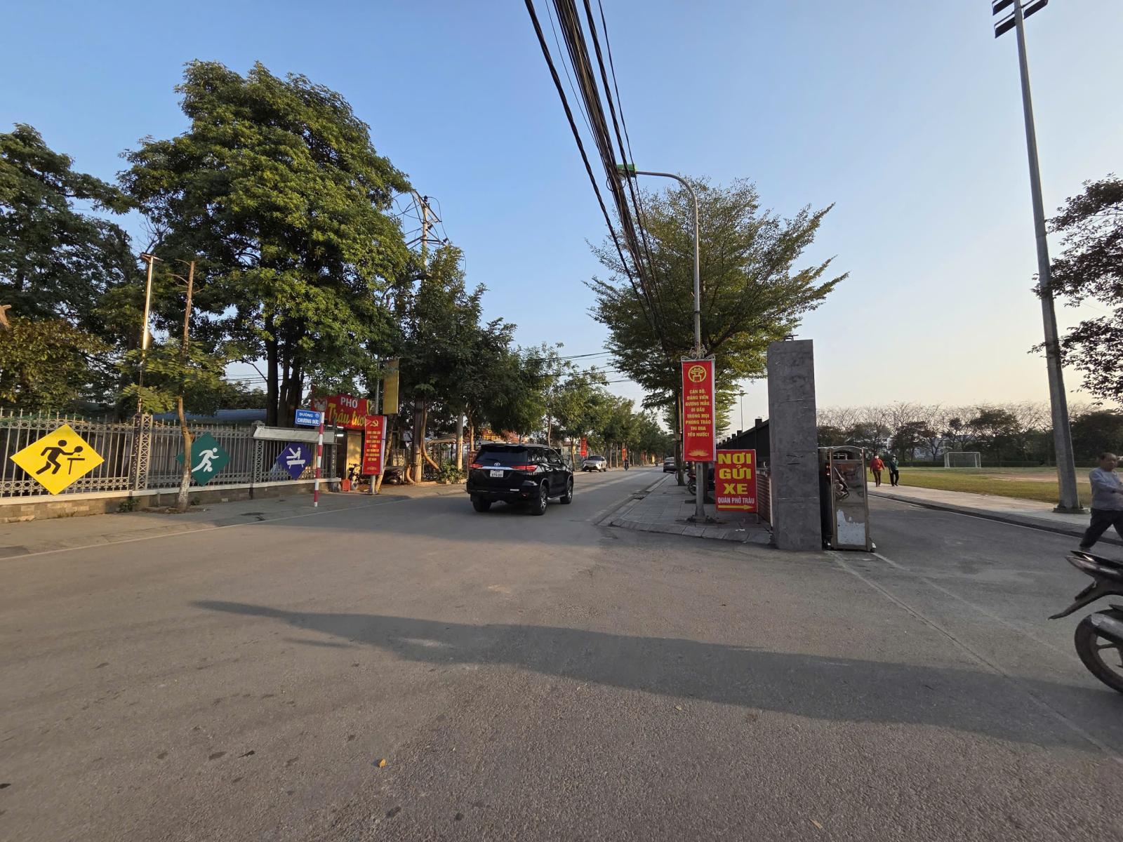 bán đất trung tâm thị trấn Chúc Sơn, đường thông, ô tô qua S 45m2,
 15984748