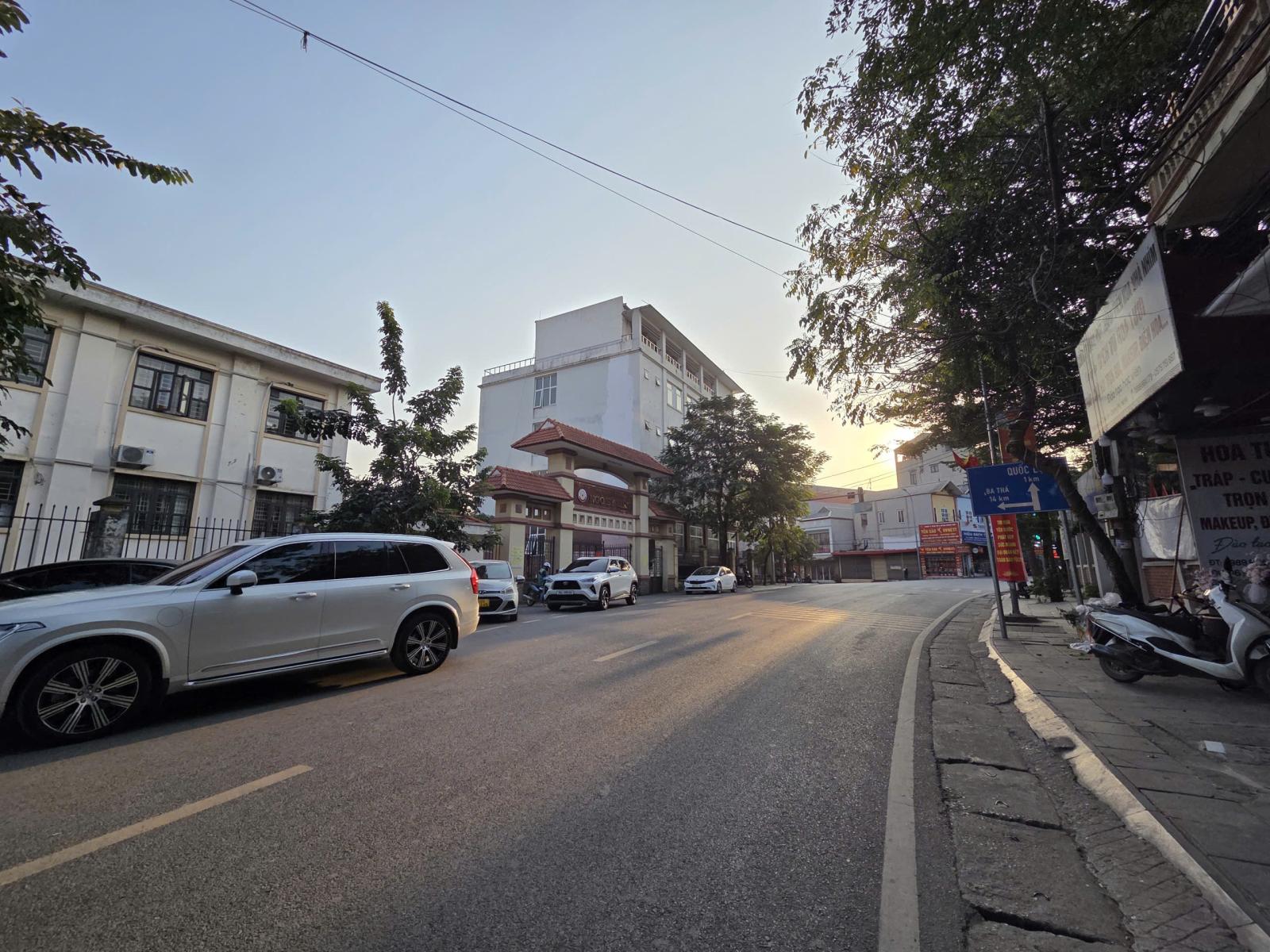 bán đất trung tâm thị trấn Chúc Sơn, đường thông, ô tô qua S 45m2,
 15984748