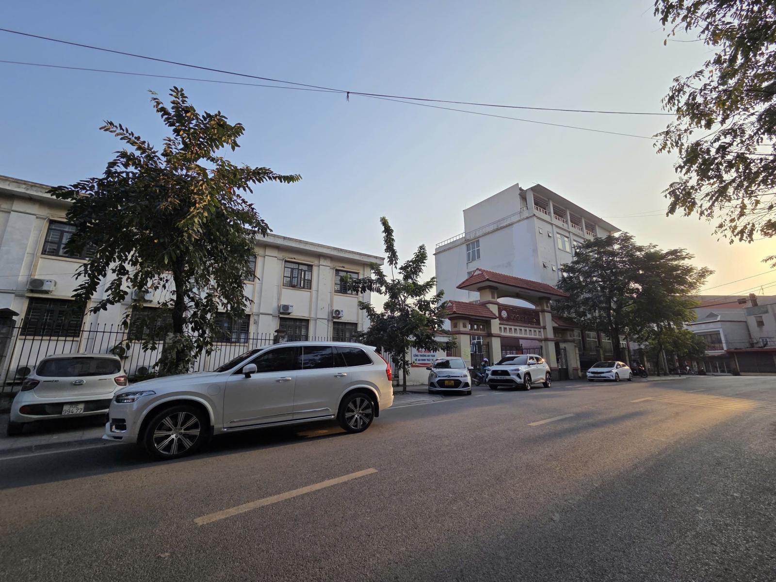 bán đất trung tâm thị trấn Chúc Sơn, đường thông, ô tô qua S 45m2,
 15984748