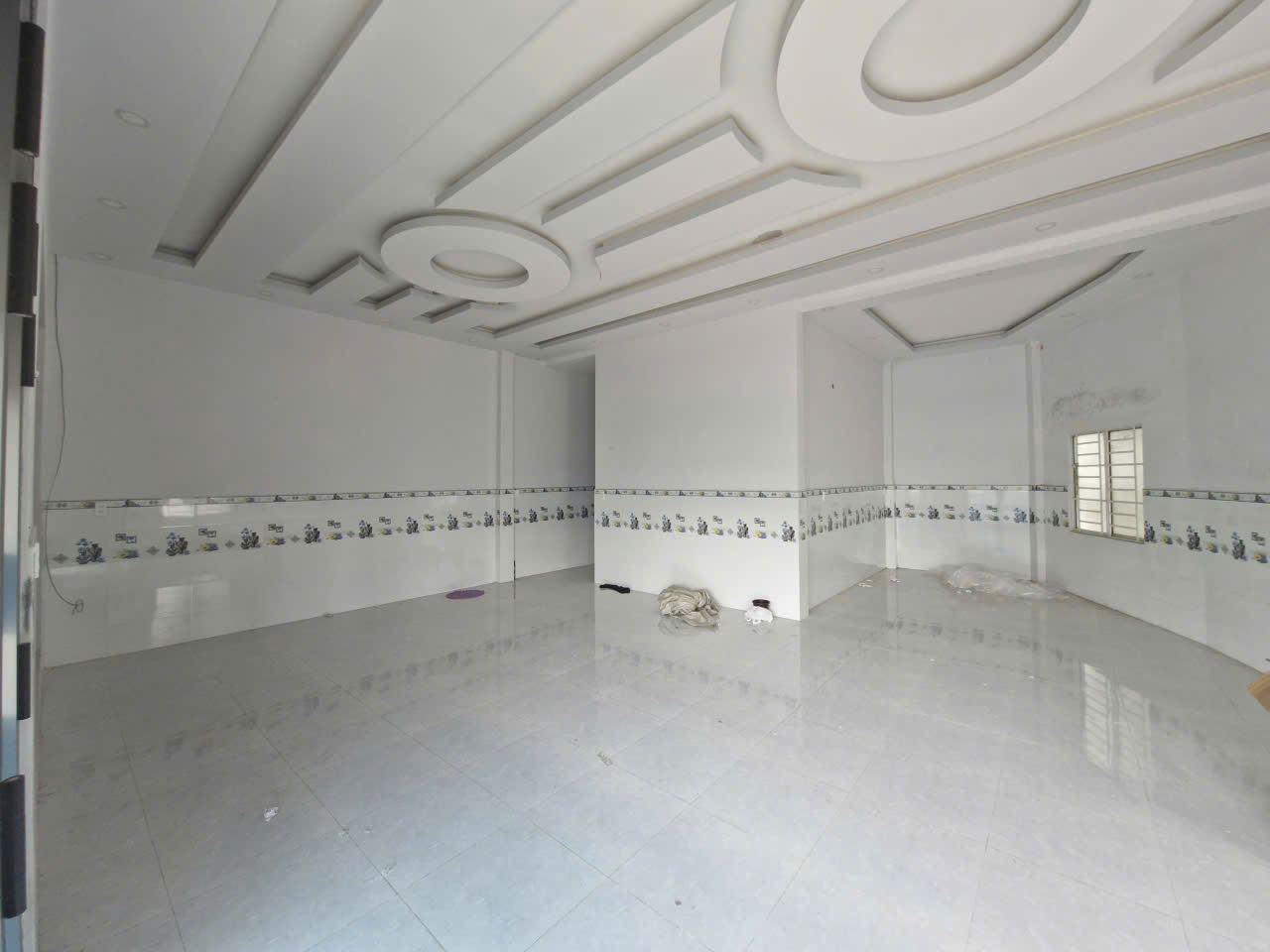 Cho thuê nhà mặt tiền DT47 Dương Tơ Phú Quốc – Gần cổng chào 30/4 – MT 11m – 2PN 2WC – 12tr/th 15984890