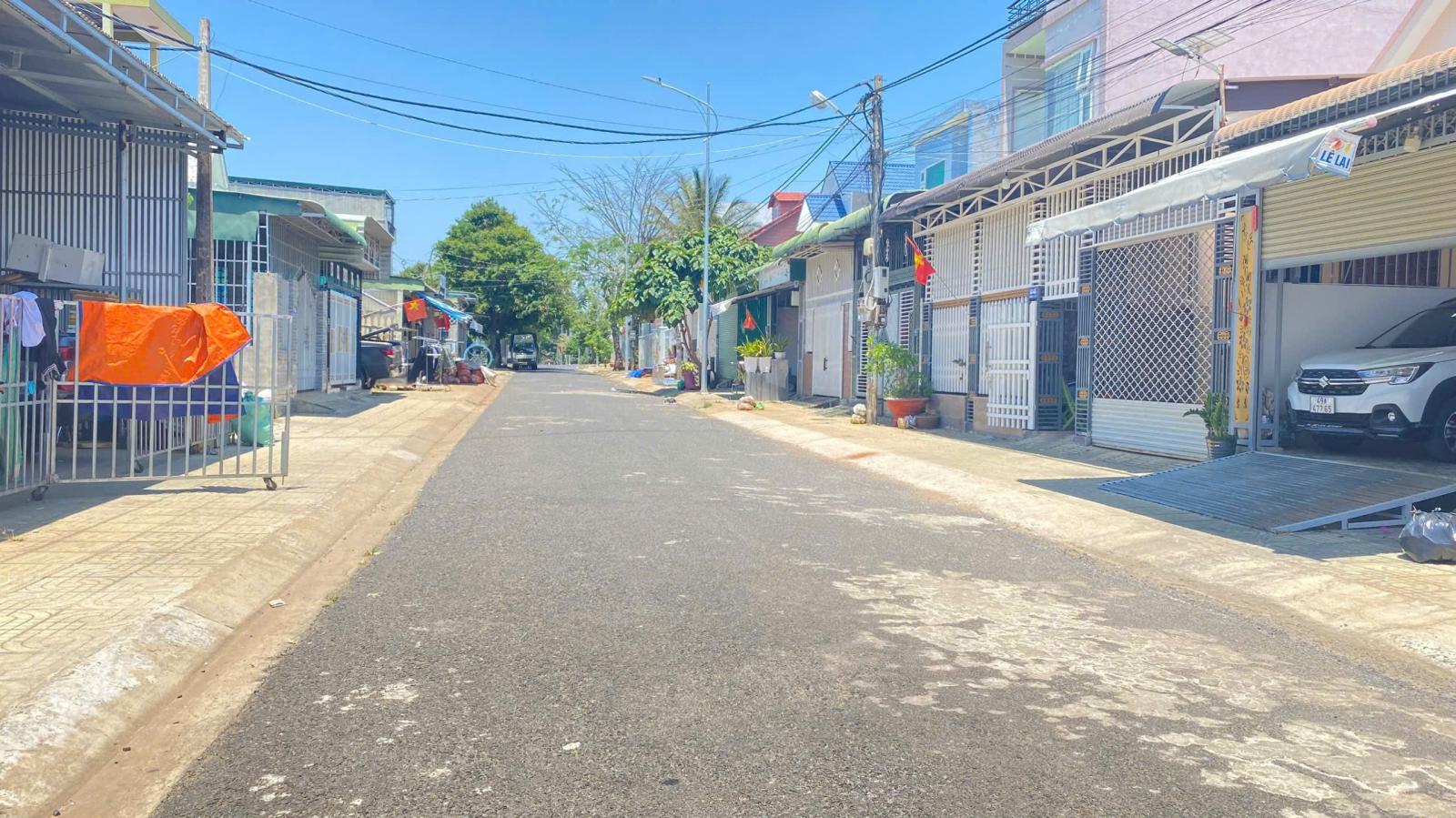 Bán đất lô 90, mặt tiền lê lai, trung tâm đức trọng, lâm đồng 15984977