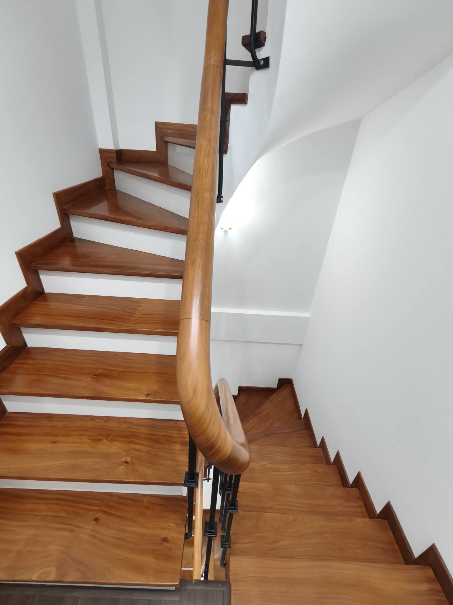 BÁN NHÀ 5M RA NGÕ Ô TÔ VŨ HỮU, TỐ HỮU, THANH XUÂN 30M - 5TẦNG – CHỈ 6 TỶ.
TIỆN ÍCH NGẬP TRÀN-NGÕ THÔNG- SAU QUY HOẠCH CÁCH MẶT PHỐ VŨ HỮU 5M
 15984987