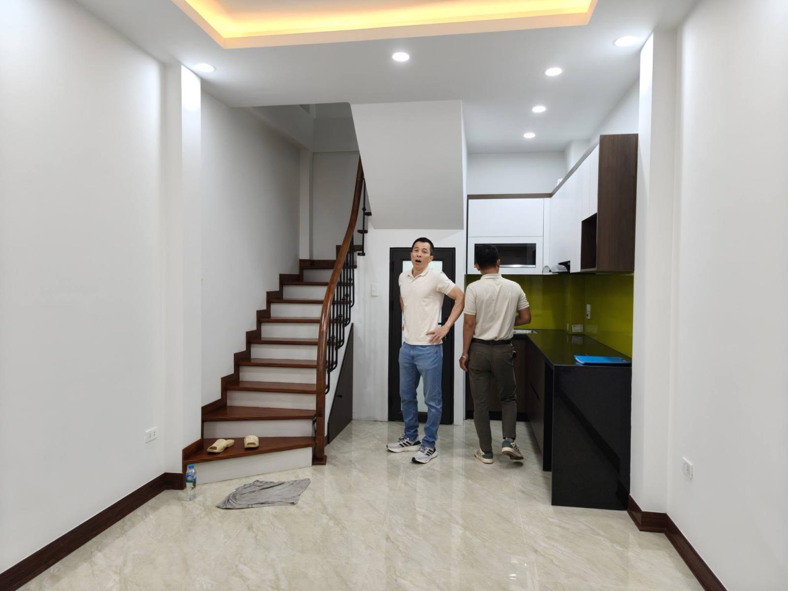 BÁN NHÀ 5M RA NGÕ Ô TÔ VŨ HỮU, TỐ HỮU, THANH XUÂN 30M - 5TẦNG – CHỈ 6 TỶ.
TIỆN ÍCH NGẬP TRÀN-NGÕ THÔNG- SAU QUY HOẠCH CÁCH MẶT PHỐ VŨ HỮU 5M 15984995