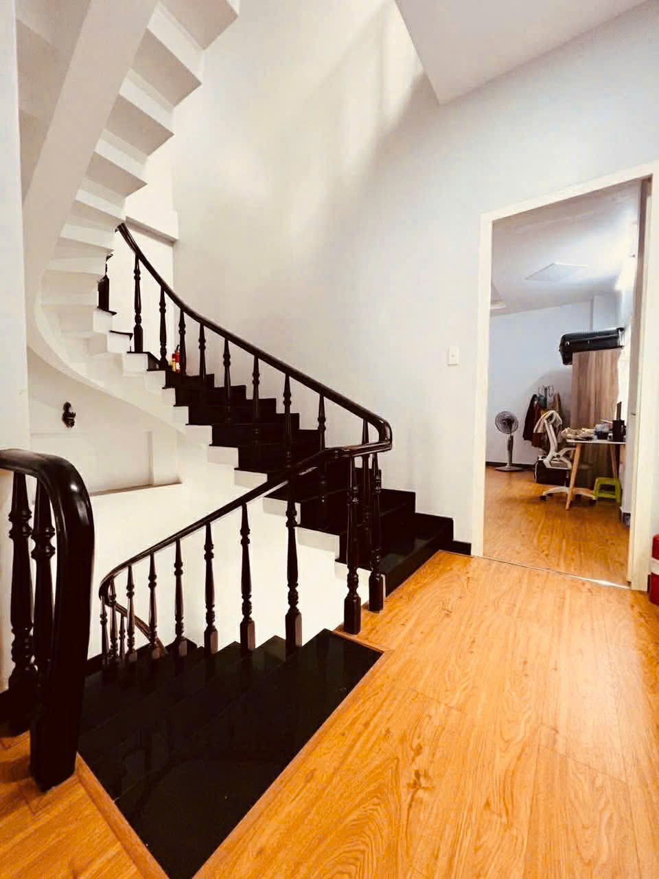 Bán nhà Mặt tiền Nguyễn Thái Bình - gần Xuân Diệu, 5x16m, 3 Tầng - 5PN, hạ còn 23,8 tỷ. 15985084