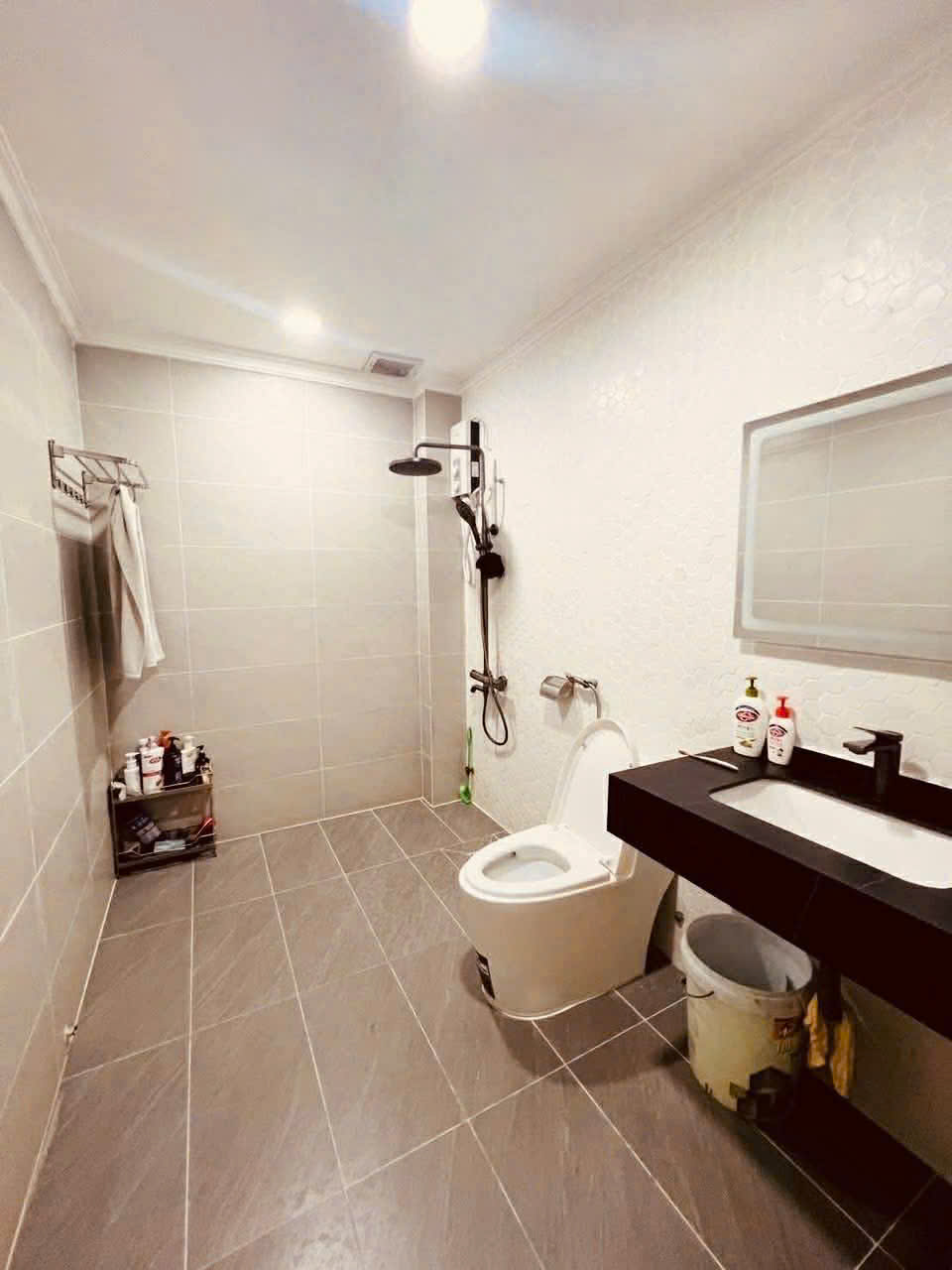 Bán nhà Mặt tiền Nguyễn Thái Bình - gần Xuân Diệu, 5x16m, 3 Tầng - 5PN, hạ còn 23,8 tỷ. 15985084