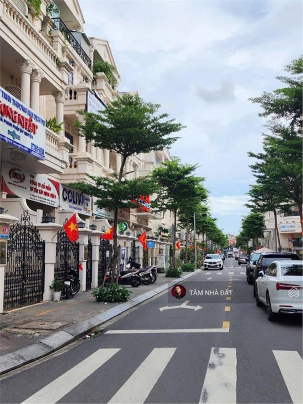 Quảng Trường Công Viên Nhạc Nước CityLand ! Bán nhà 3 Lầu Nguyễn Văn Lượng (4,2x17m) + Hẻm Xe Hơi 15985086