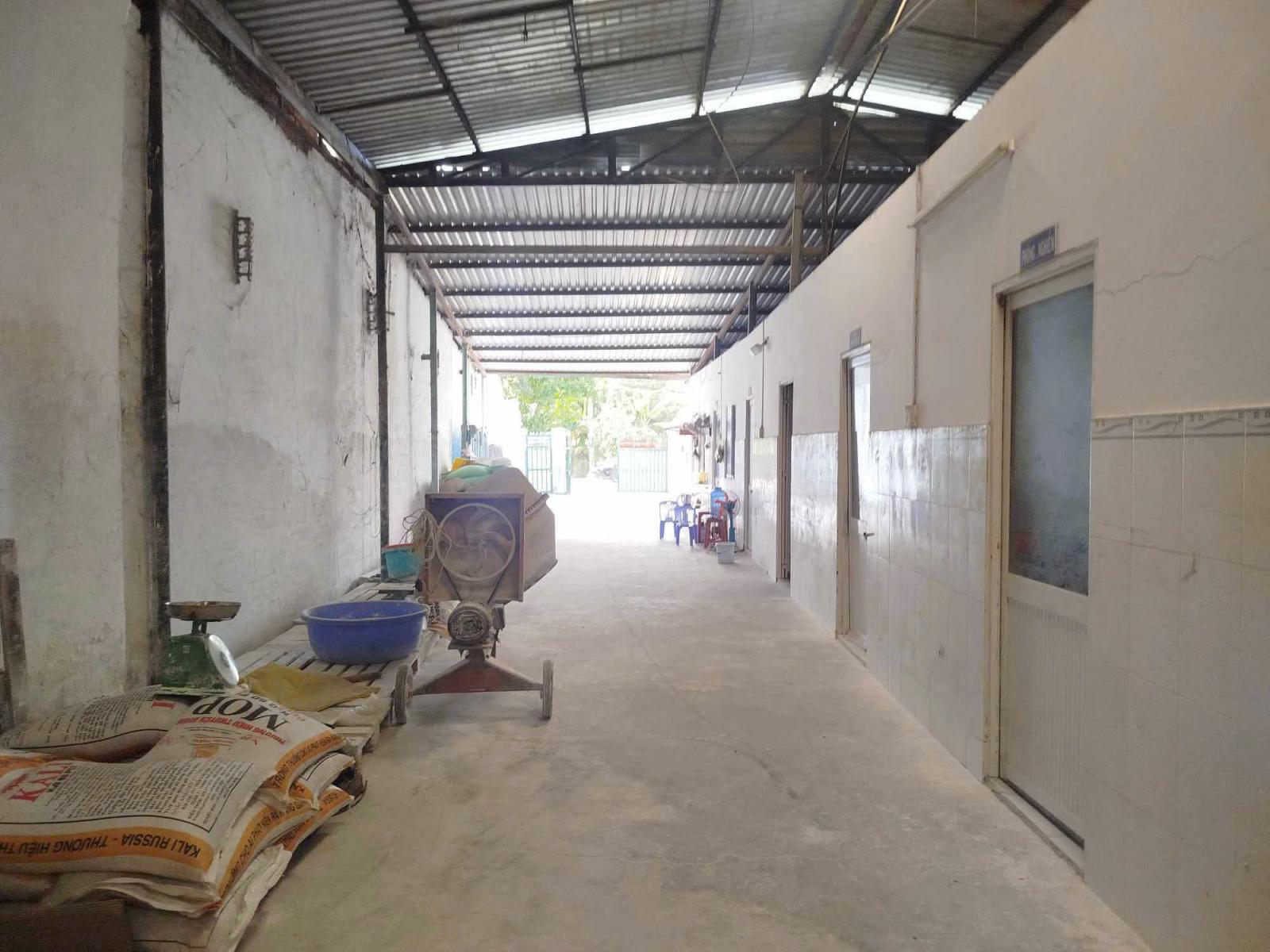 Bán nhà xưởng Mặt tiền Xuân Thới Thượng 18, gần Ngã Ba Giồng, 10x47m, Cấp 4, chỉ 12,5 tỷ. 15985114