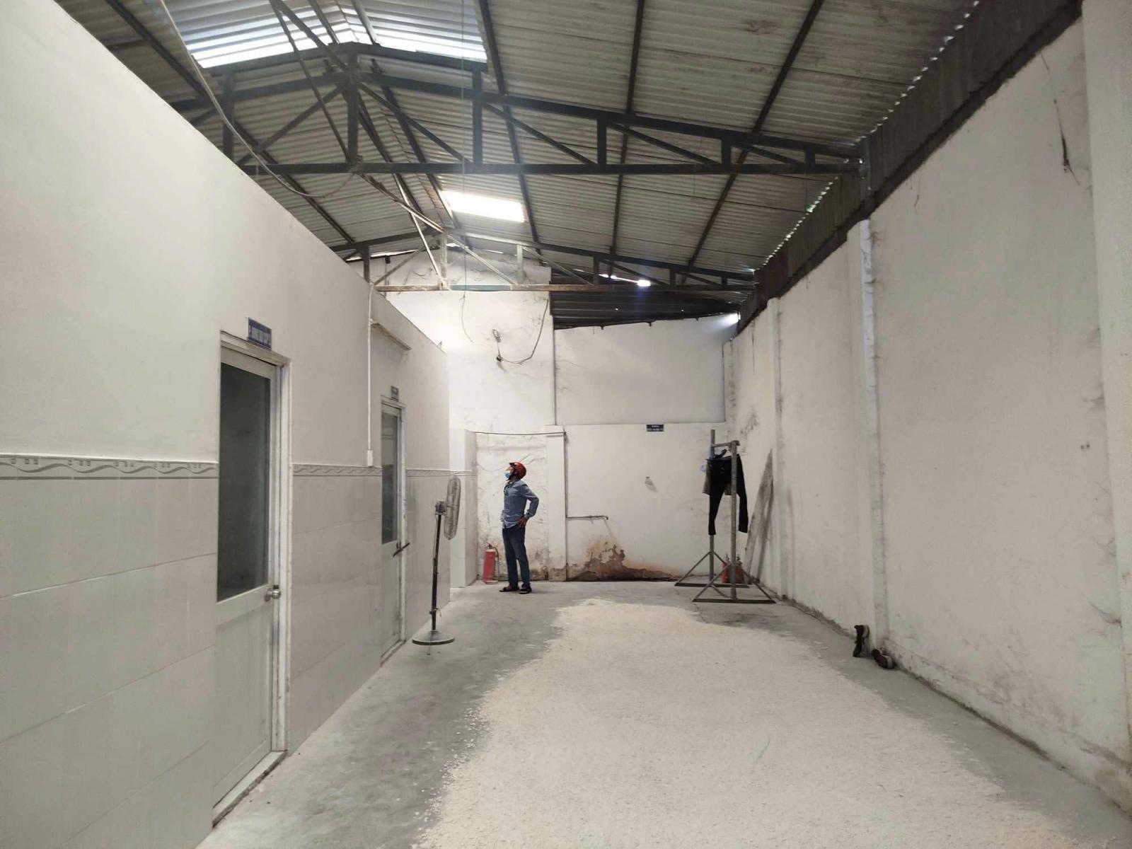 Bán nhà xưởng Mặt tiền Xuân Thới Thượng 18, gần Ngã Ba Giồng, 10x47m, Cấp 4, chỉ 12,5 tỷ. 15985114