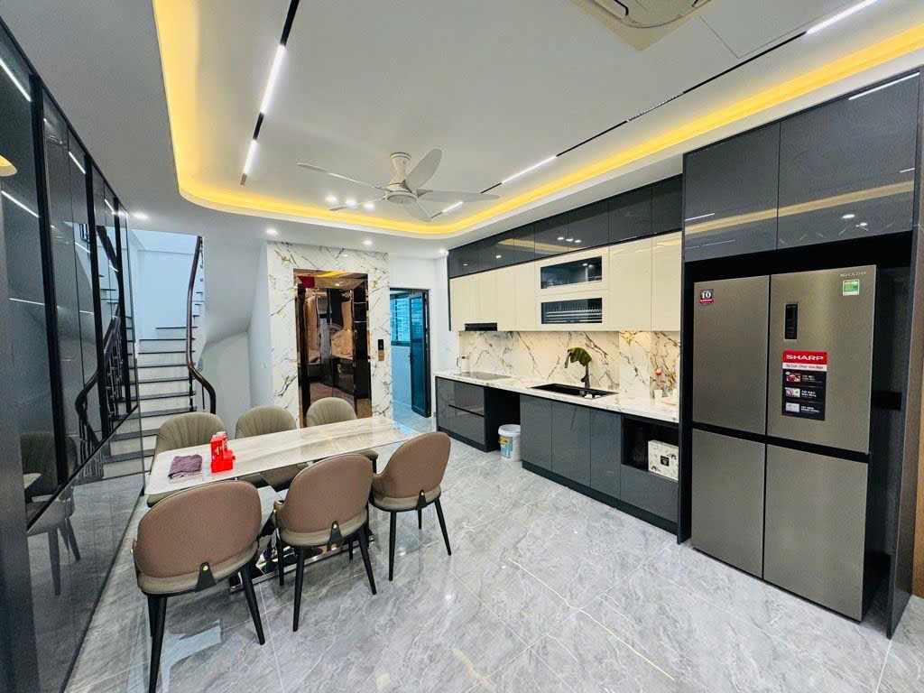 ĐẶC BIỆT HIẾM KHU HUỲNH THÚC KHÁNG NGUYÊN HỒNG 7T THANG MÁY, KINH DOANH. 15985440