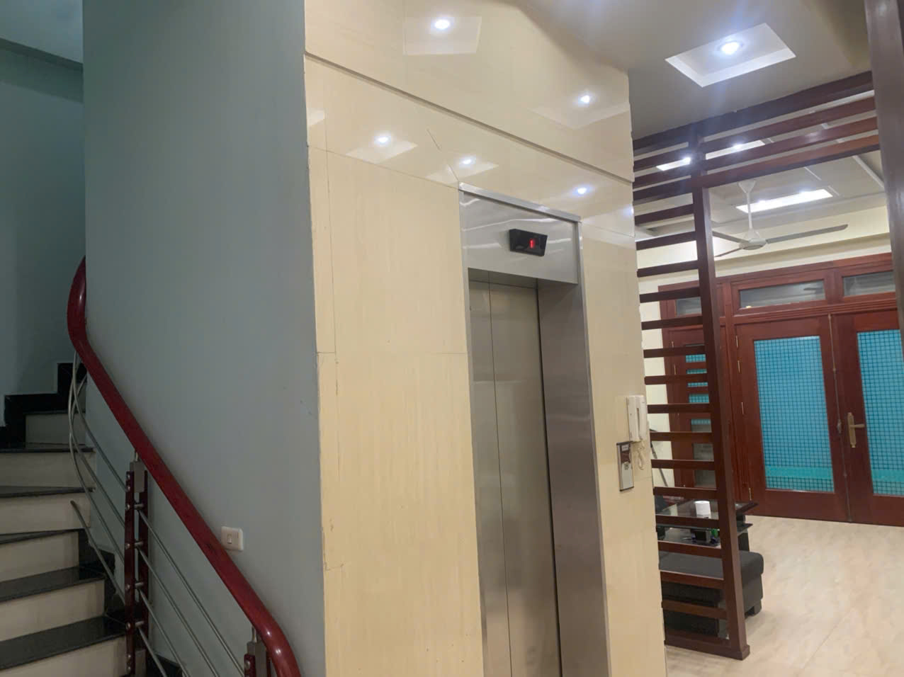 BÁN NHÀ 7 TẦNG MẶT ĐƯỜNG NGUYÊN HỒNG – LÊ CHÂN – LÔ GÓC KINH DOANH – GIÁ 9,9 TỶ 15985449