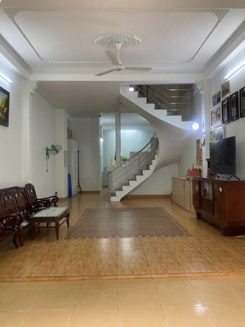 Bán nhà hẻm Ngô Bệ - giao Cộng Hòa, gần nhà ga T3, 5x18m, 2 tầng, Sổ A4, 1 đời chủ, 8,8 tỷ 15985513