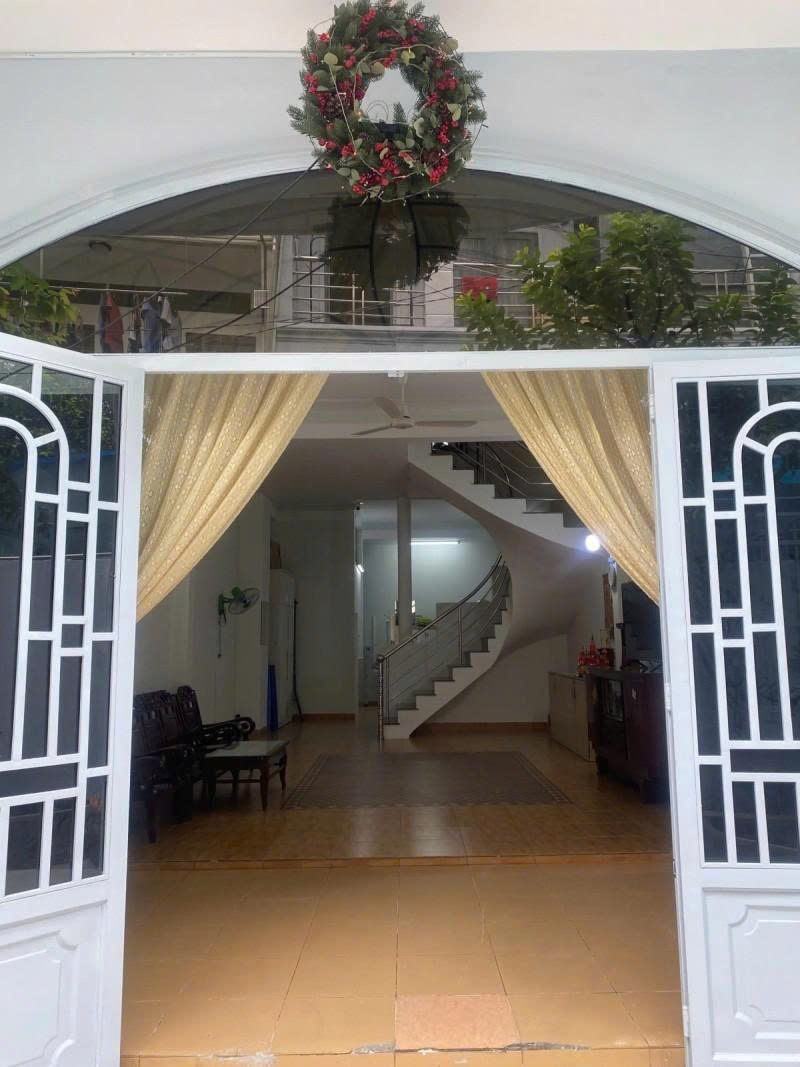 Bán nhà hẻm Ngô Bệ - giao Cộng Hòa, gần nhà ga T3, 5x18m, 2 tầng, Sổ A4, 1 đời chủ, 8,8 tỷ 15985513