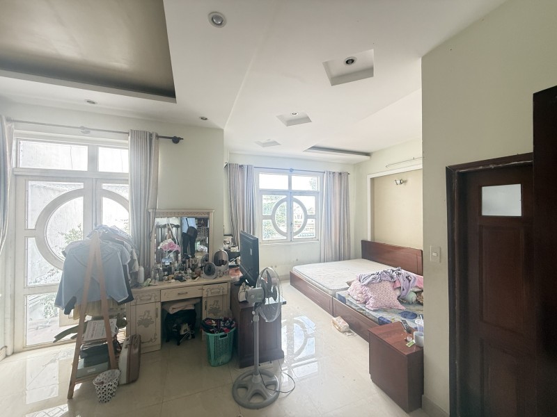 Bán Biệt Thự Mặt Tiền Linh Đông Thủ Đức -243m2 ngang 7m  - Vừa Ở Vừa Kinh Doanh - 36 Tỷ 15985541