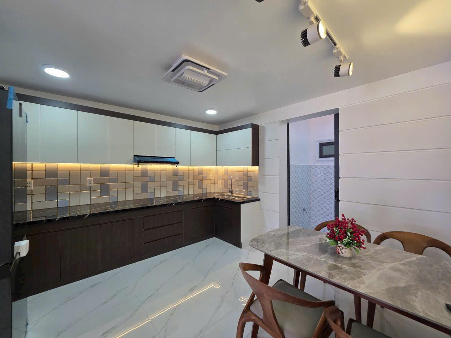 NHÀ HẺM XE HƠI 1806 HUỲNH TẤN PHÁT, NHÀ BÈ - 5 PHÒNG NGỦ - FULL NỘI THẤT - CHĨ 5,99 TỶ (BỚT LỘC) 15985558