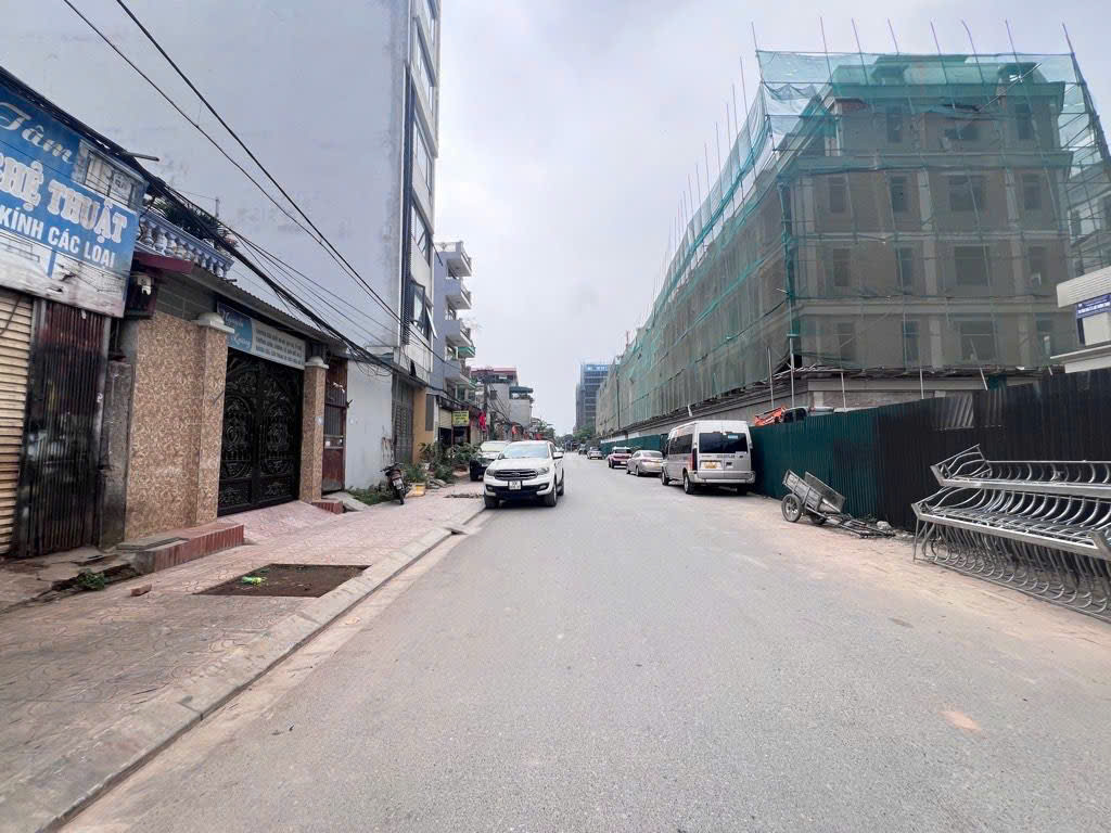 Bán Biệt thự Vườn Gia Quất- Vỉa hè- xe tải tránh nhau- Dân xây-210m mặt tiên rộng-34 tỷ(TL) 15985631