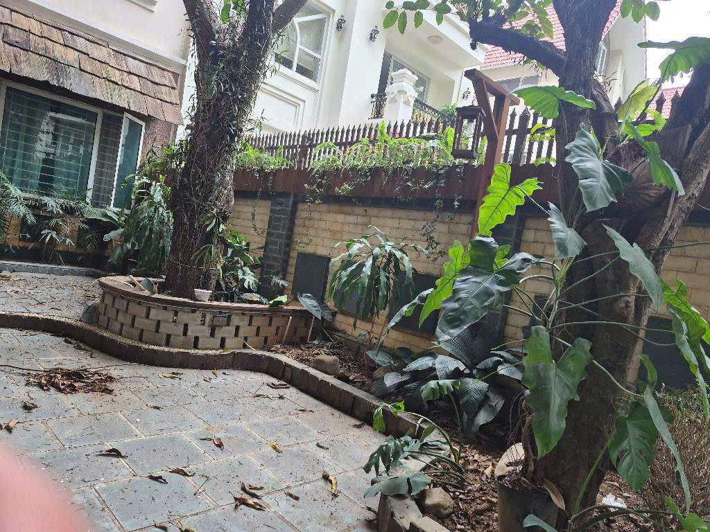 Bán Biệt thự Vườn Gia Quất- Vỉa hè- xe tải tránh nhau- Dân xây-210m mặt tiên rộng-34 tỷ(TL) 15985633