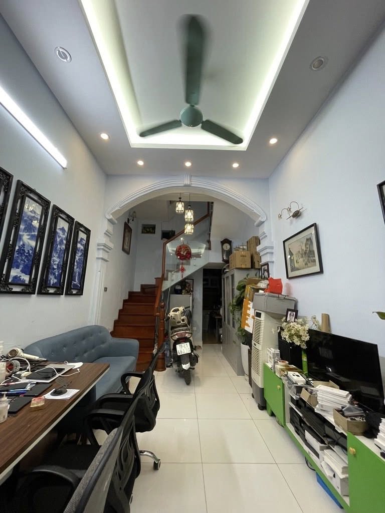 Bán nhà phố Văn Cao, Ba Đình, gần ô tô, khu vực dân trí cao, yên tĩnh, 32m, 5 tầng, 8 tỷ 15985776